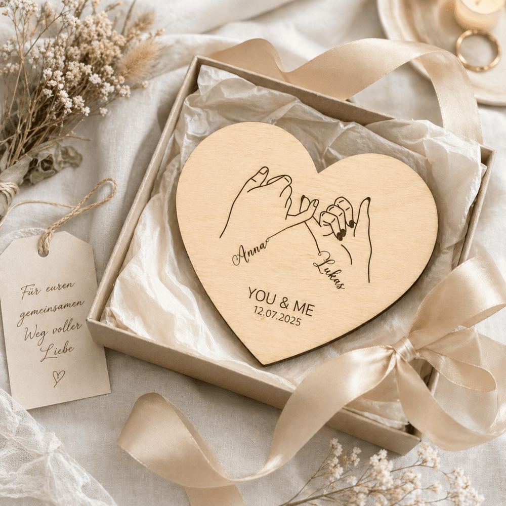 Jahrestag-Geschenk Hand in Hand aus Holz, personalisiert mit Datum