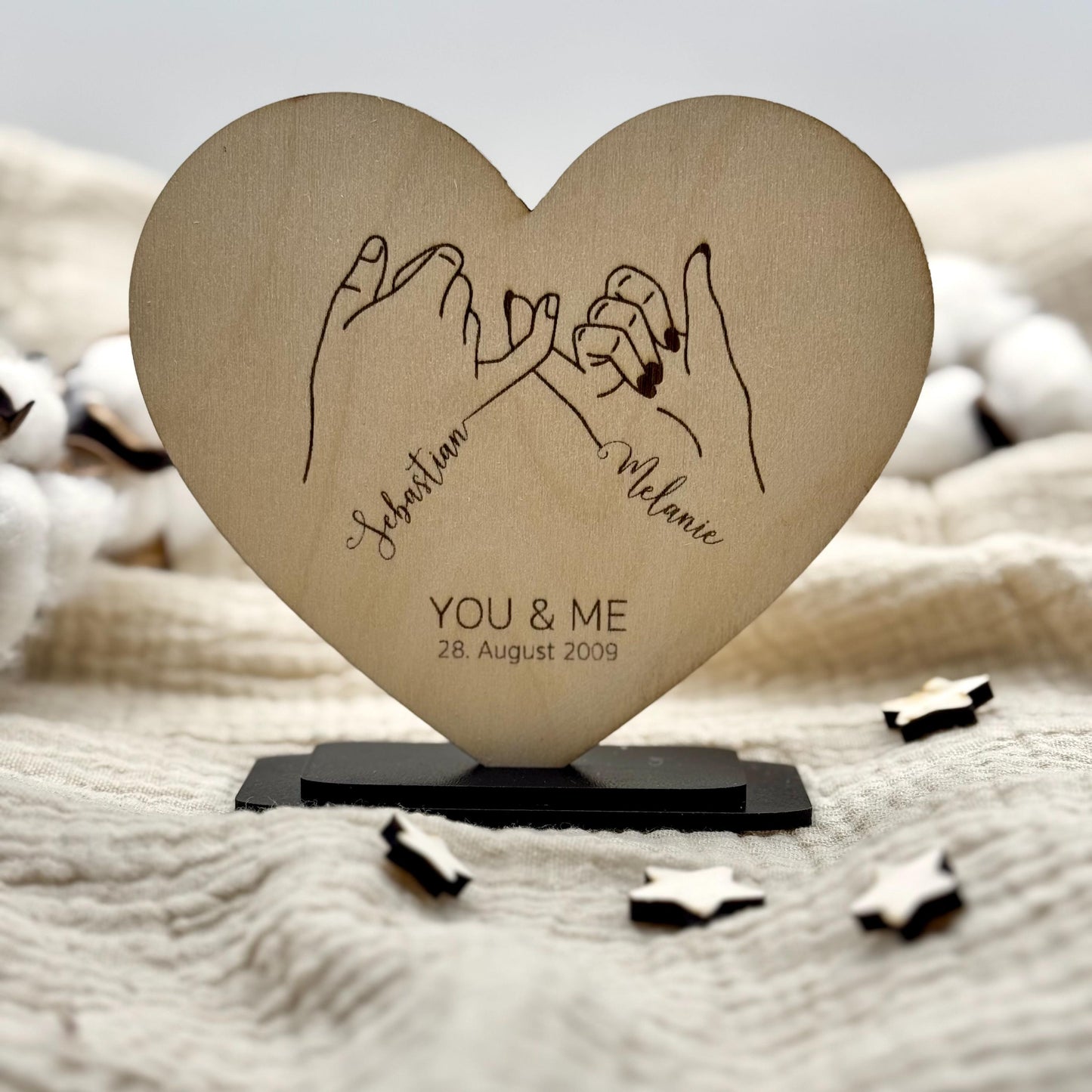Personalisiertes geschenk für paare mit name datum, herz form aus holz hand in hand geschenk jahrestage, hochzeit, brautpaar, valentinstag