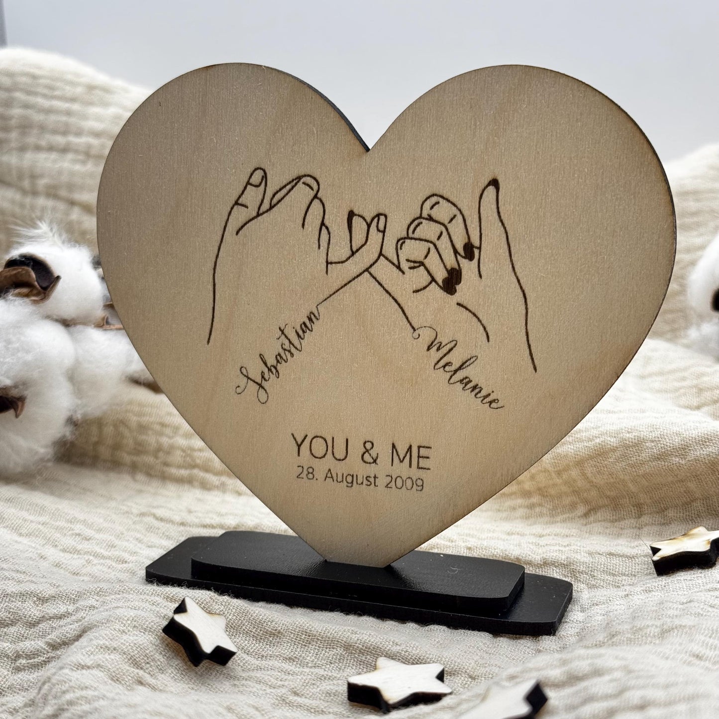 Personalisiertes geschenk für paare mit name datum, herz form aus holz hand in hand geschenk jahrestage, hochzeit, brautpaar, valentinstag