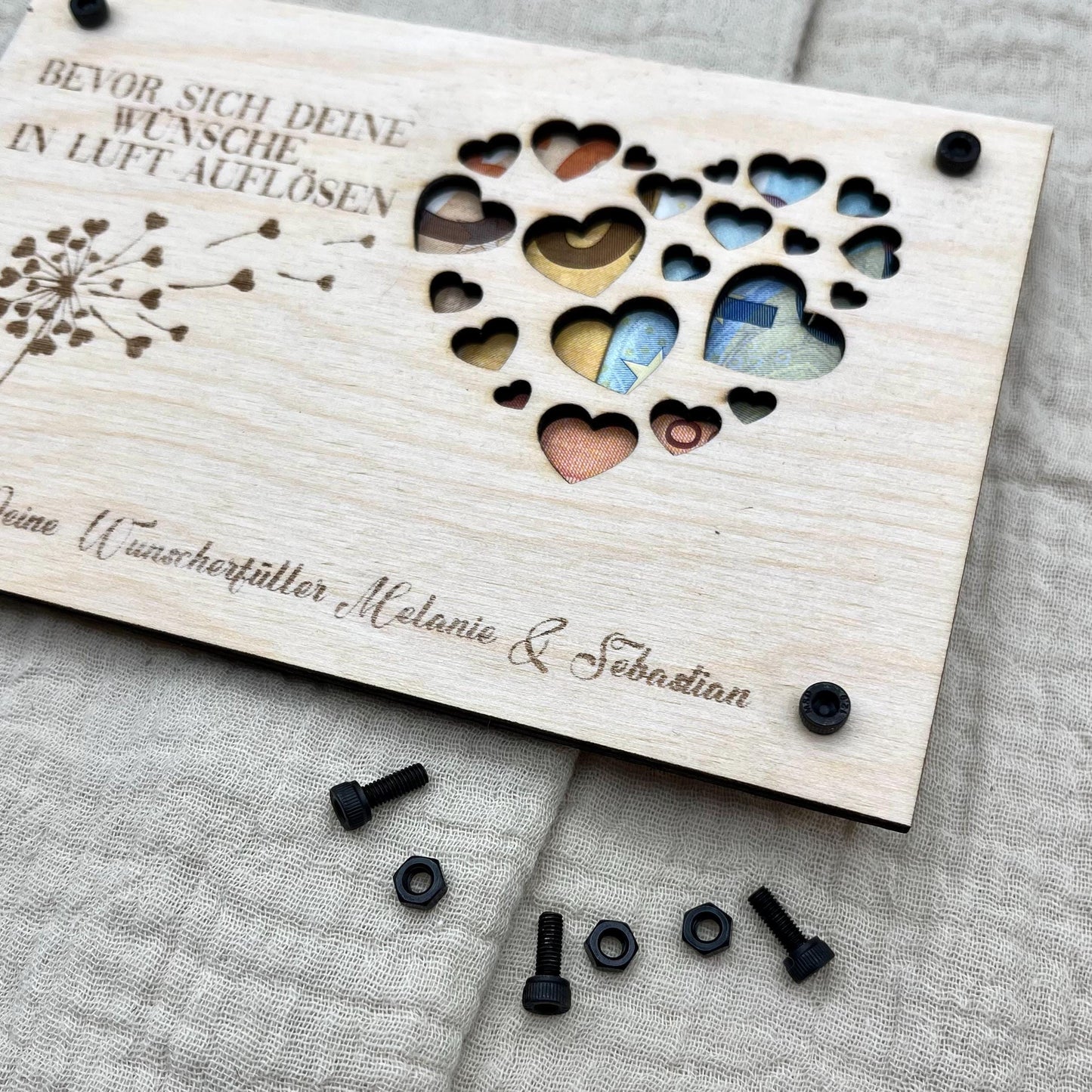 Geldgeschenk aus Holz personalisiert – Geschenk für Hochzeit, Geburtstag & Jubiläum