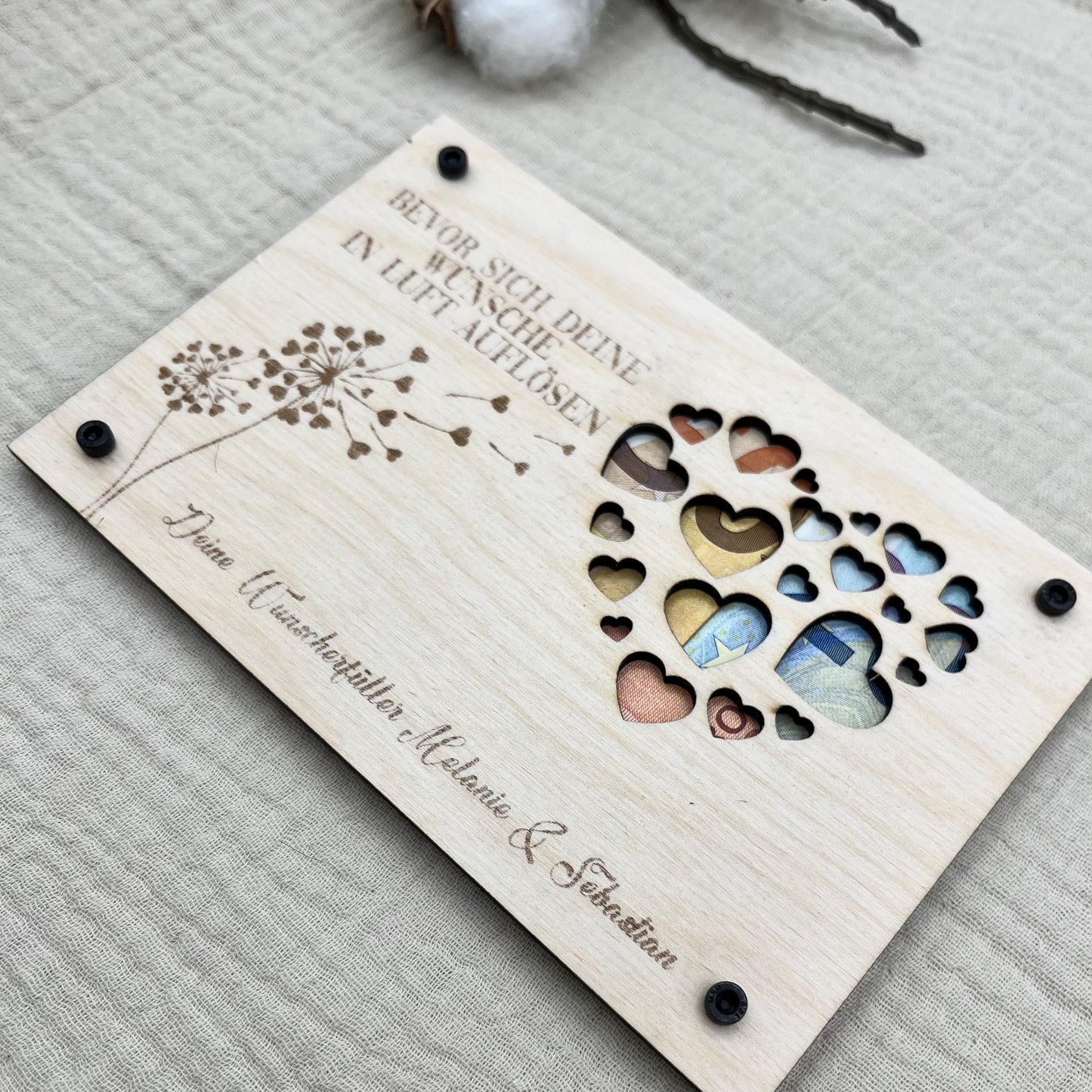 Geldgeschenk aus Holz personalisiert – Geschenk für Hochzeit, Geburtstag & Jubiläum