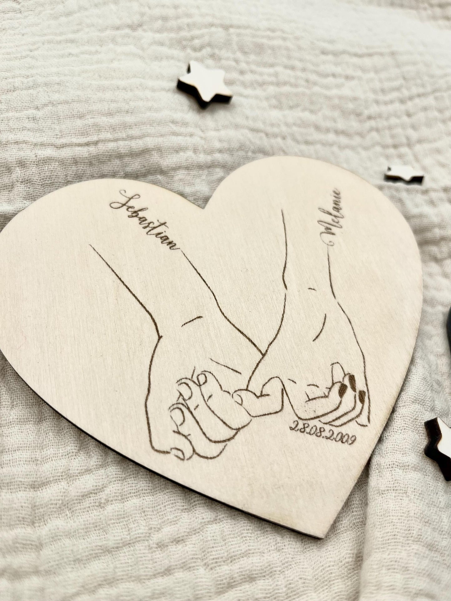 Personalisiertes Geschenk für Paare mit Name Datum, Herzform aus Holz Hand in Hand Geschenk Jahrestage, Hochzeit, Brautpaar, Valentinstag