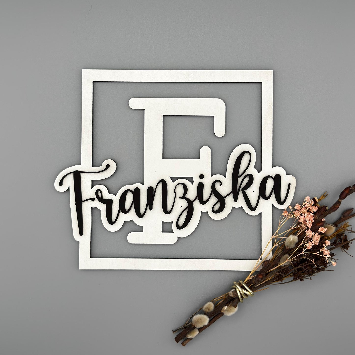 Namensschild aus Holz personalisiert – Geschenk zur Babyparty & Babyzimmer Deko