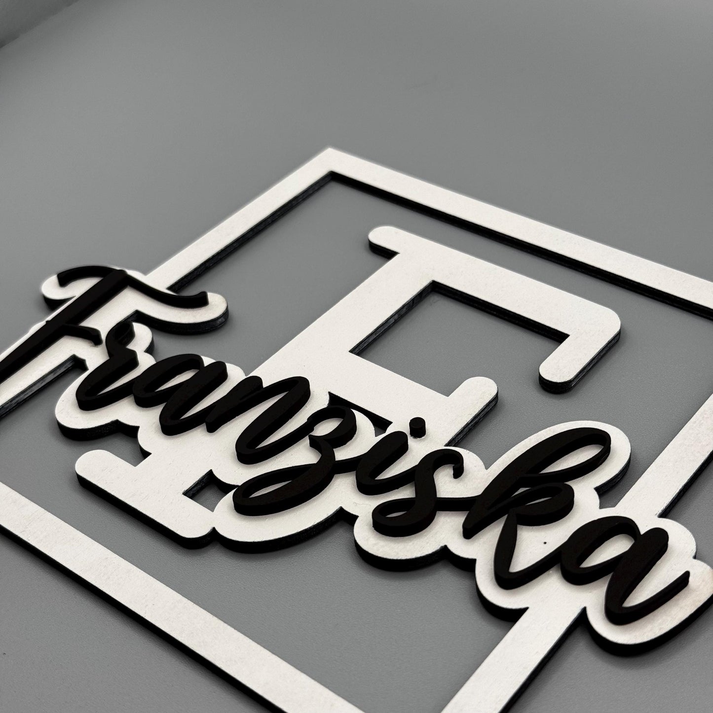 Namensschild aus Holz personalisiert – Geschenk zur Babyparty & Babyzimmer Deko