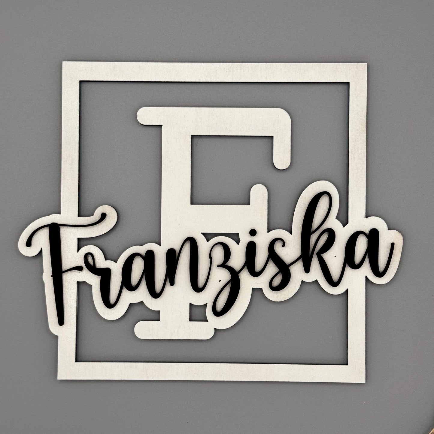 Namensschild aus Holz personalisiert – Geschenk zur Babyparty & Babyzimmer Deko