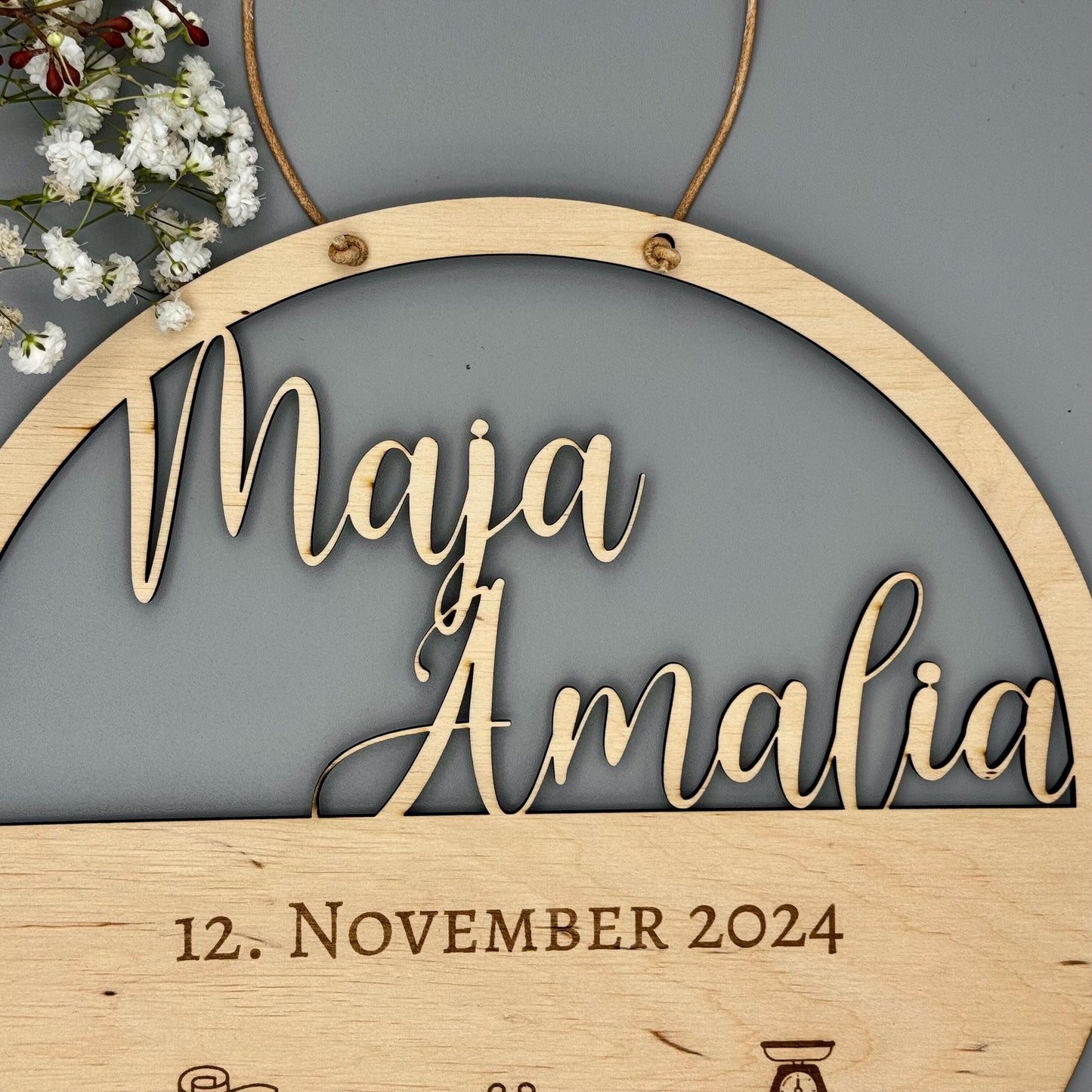 Personalisiertes Geburtsschild, Geschenk aus Holz mit Namen, Wanddeko, Namensschild oder Traumfänger, Geschenk Geburt & Taufe | ø 25 cm