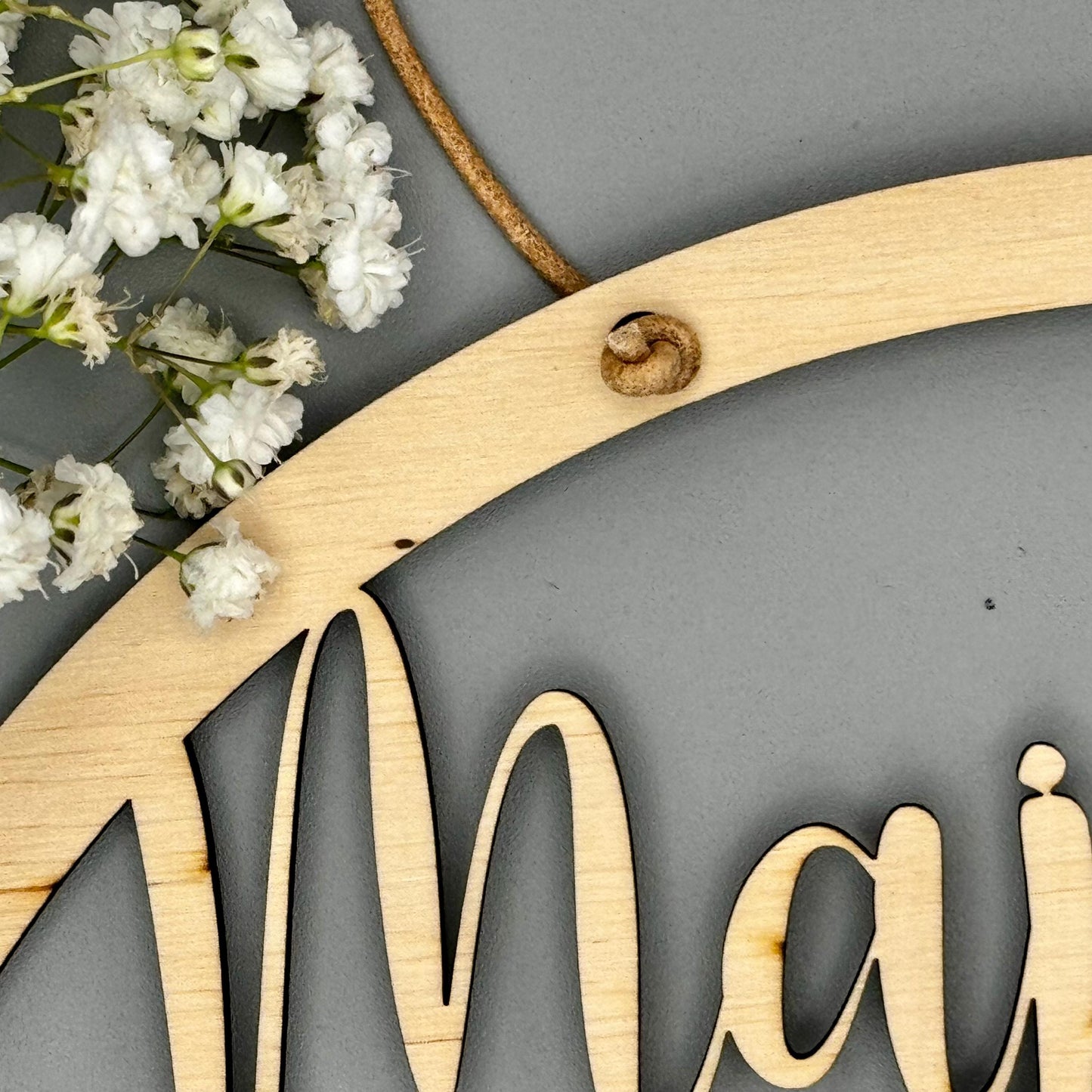 Personalisiertes Geburtsschild, Geschenk aus Holz mit Namen, Wanddeko, Namensschild oder Traumfänger, Geschenk Geburt & Taufe | ø 25 cm