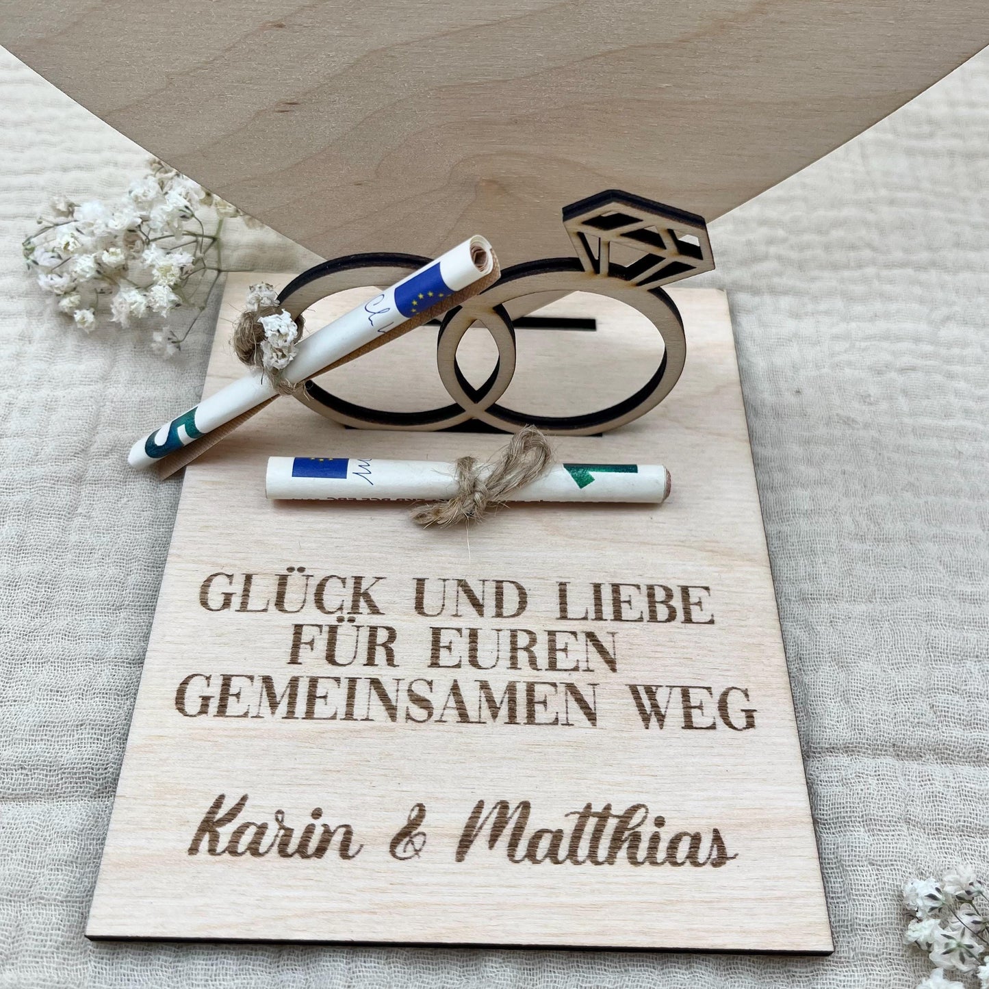 Personalisierte Geldgeschenk Herzplatte aus Holz – Hochzeitsgeschenk & Erinnerung