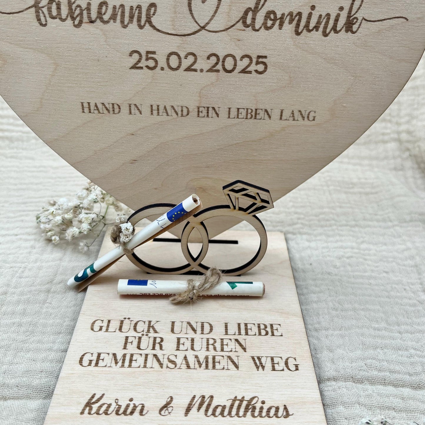 Personalisierte Geldgeschenk Herzplatte aus Holz – Hochzeitsgeschenk & Erinnerung
