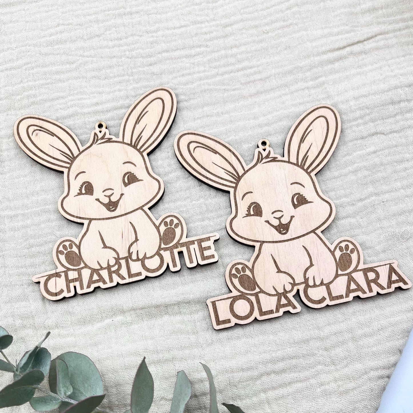 Personalisierter Hase mit Namen Holz, Osterdeko, Geschenkidee, Platzkarte, Türkranz, Türschild, Namensschild, Osterhase, Ostern