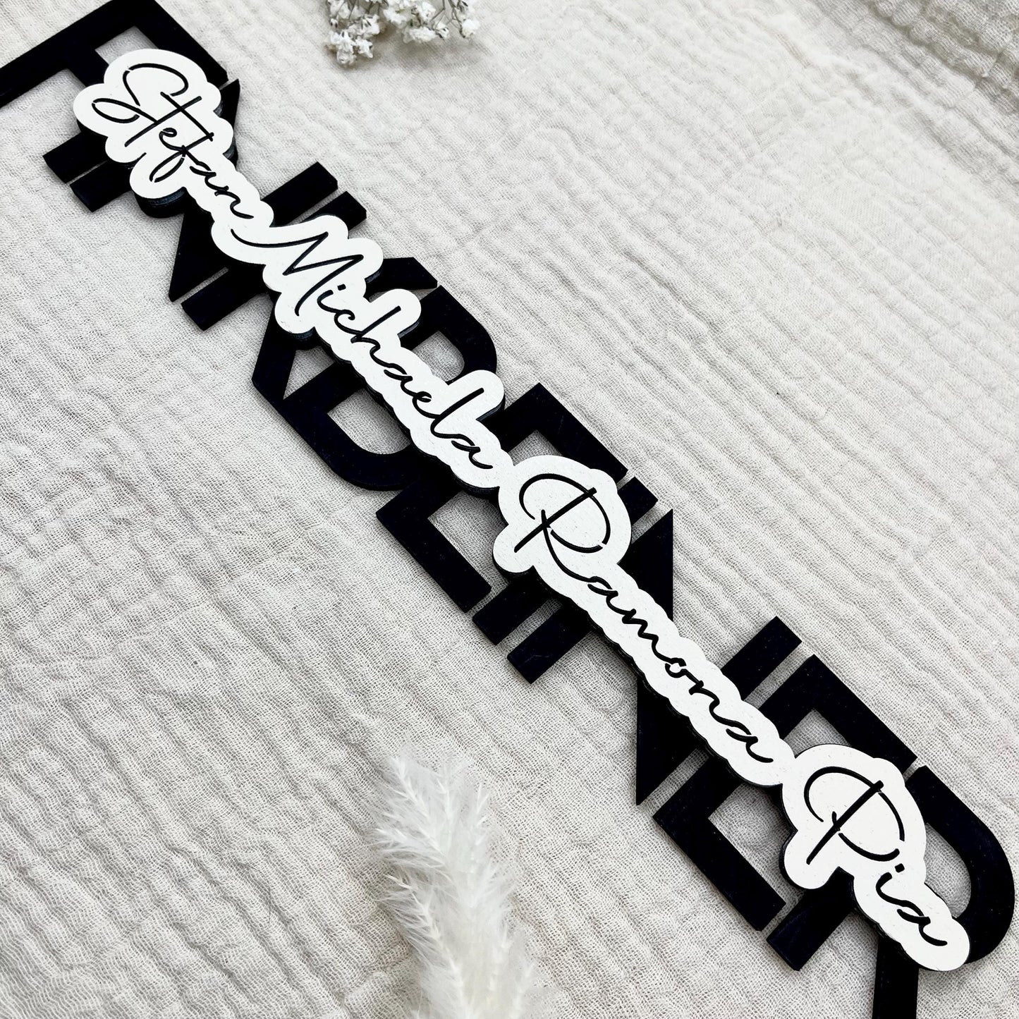 Personalisiertes Familienschild Holz 3D – Familienname & Vornamen | Geschenk Einzug, Hauskauf & Hochzeit