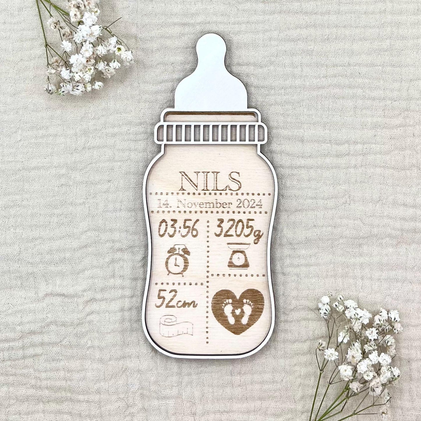 Geburtsschild Babyfuß personalisiert – Holz Deko & Geschenk zur Geburt