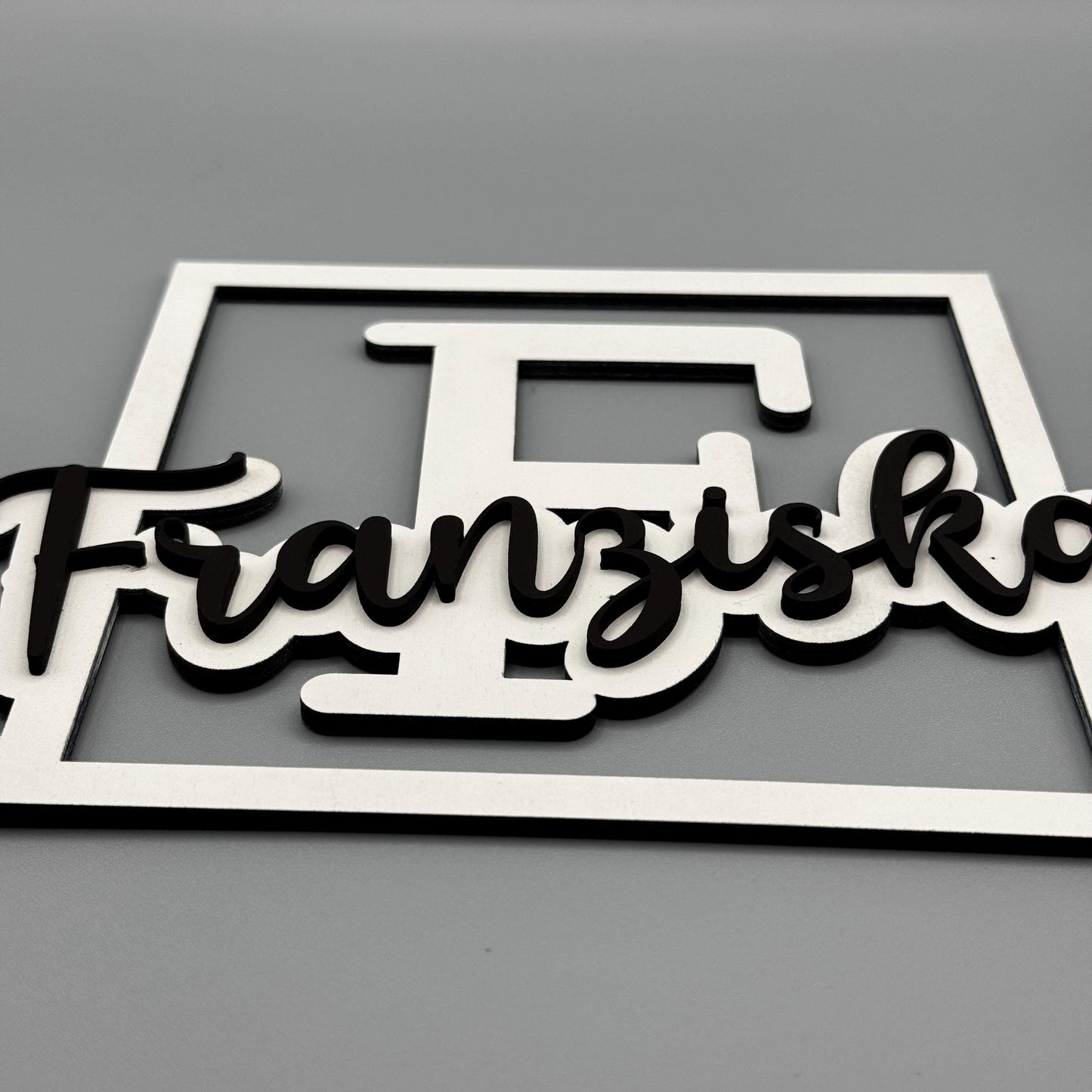 Namensschild aus Holz personalisiert – Geschenk zur Babyparty & Babyzimmer Deko