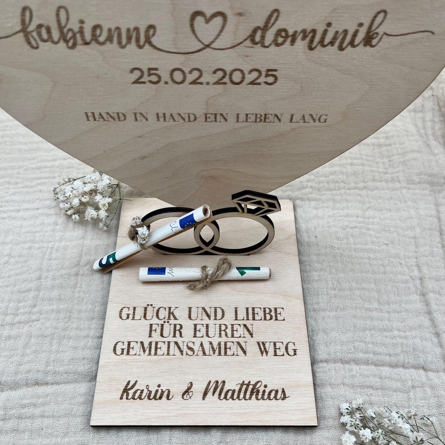 Personalisierte Geldgeschenk Herzplatte aus Holz – Hochzeitsgeschenk & Erinnerung