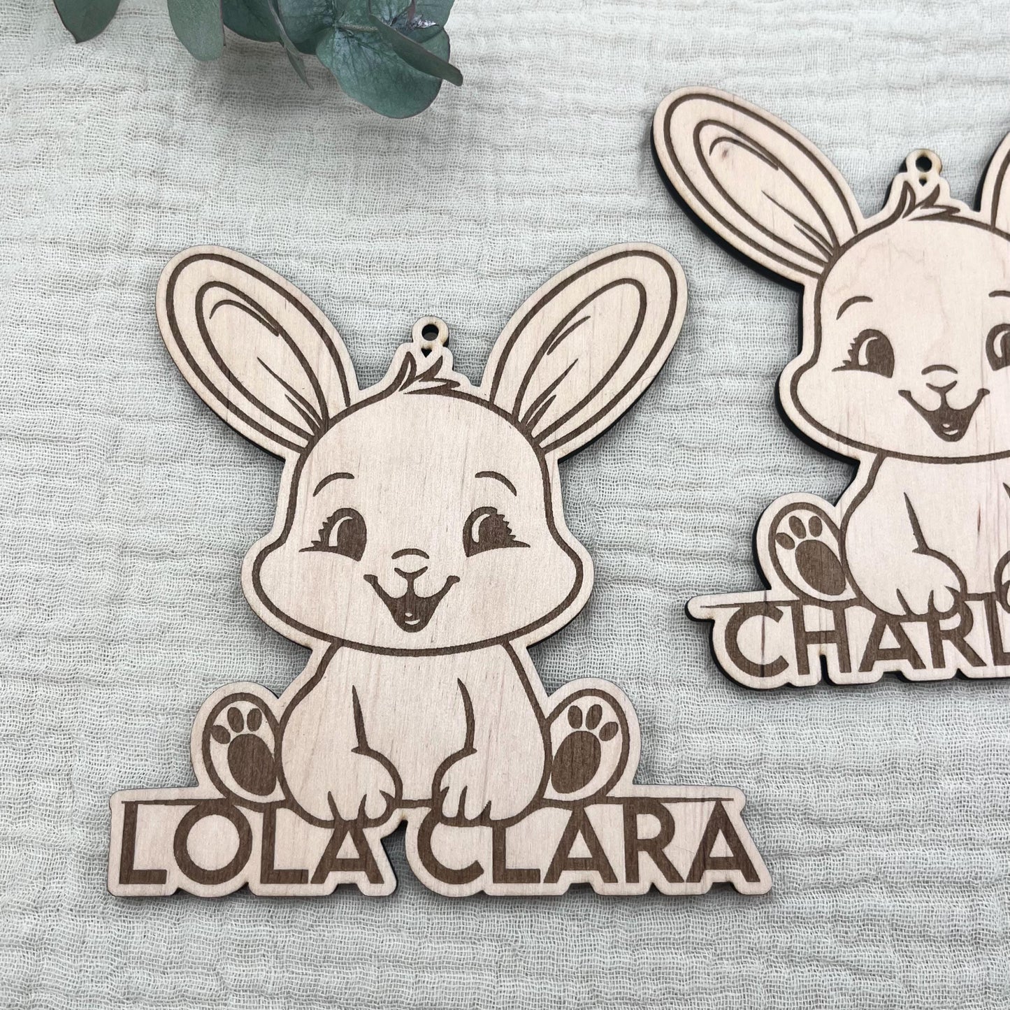 Personalisierter Hase mit Namen Holz, Osterdeko, Geschenkidee, Platzkarte, Türkranz, Türschild, Namensschild, Osterhase, Ostern