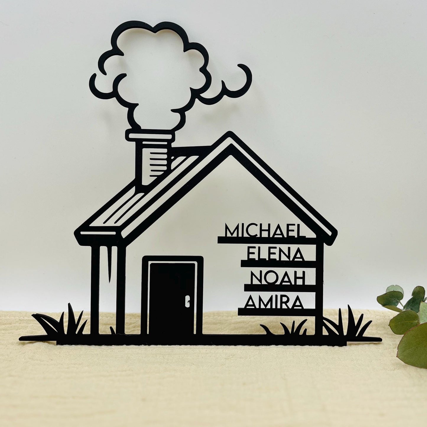 Familienschild personalisiert Hausform, stilvolles Richtfest Geschenk & Einzug Deko, individuelles Holzschild mit Vornamen