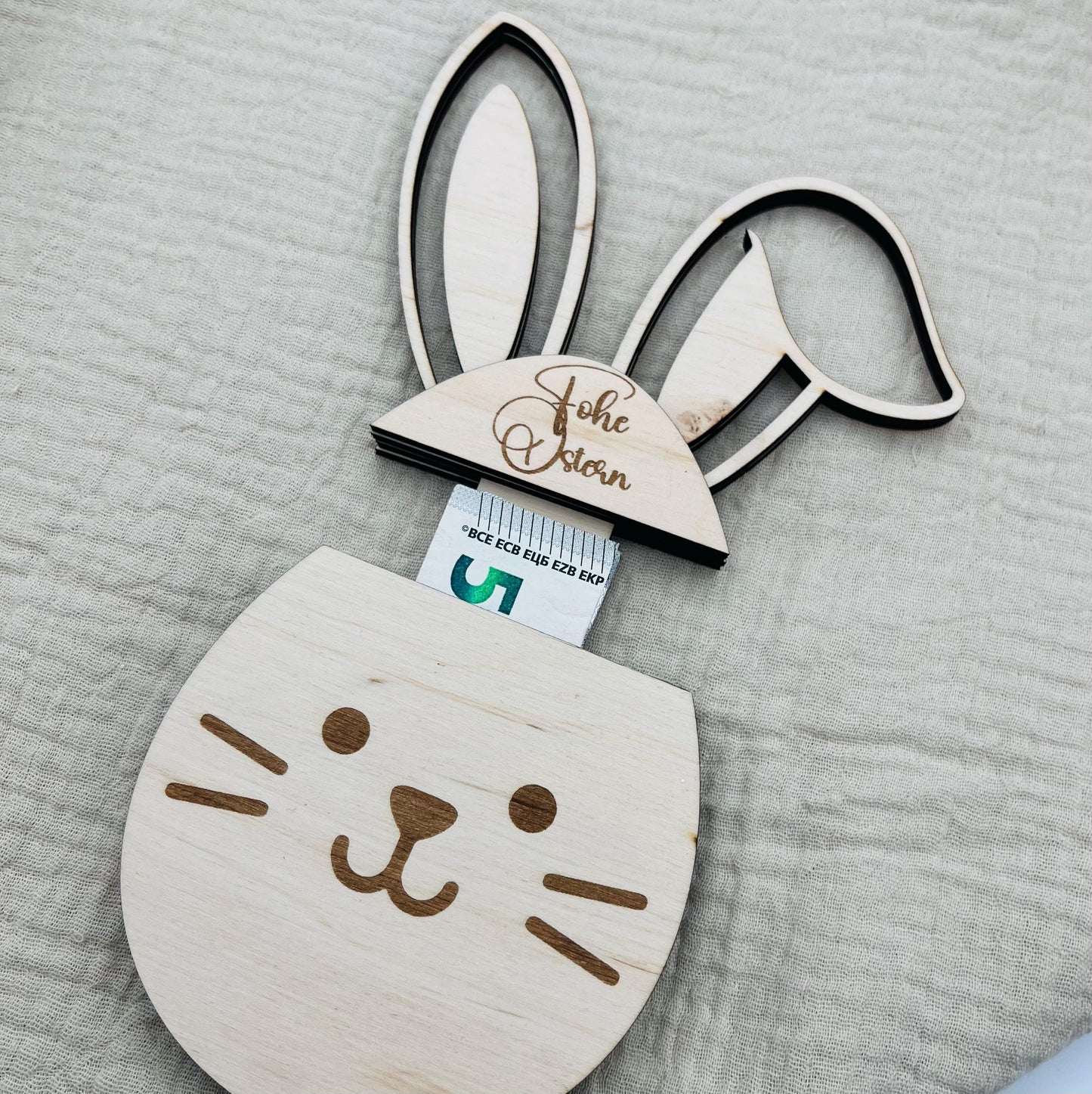 Personalisiertes Geldgeschenk zu Ostern Osterhase aus Holz mit Gravur