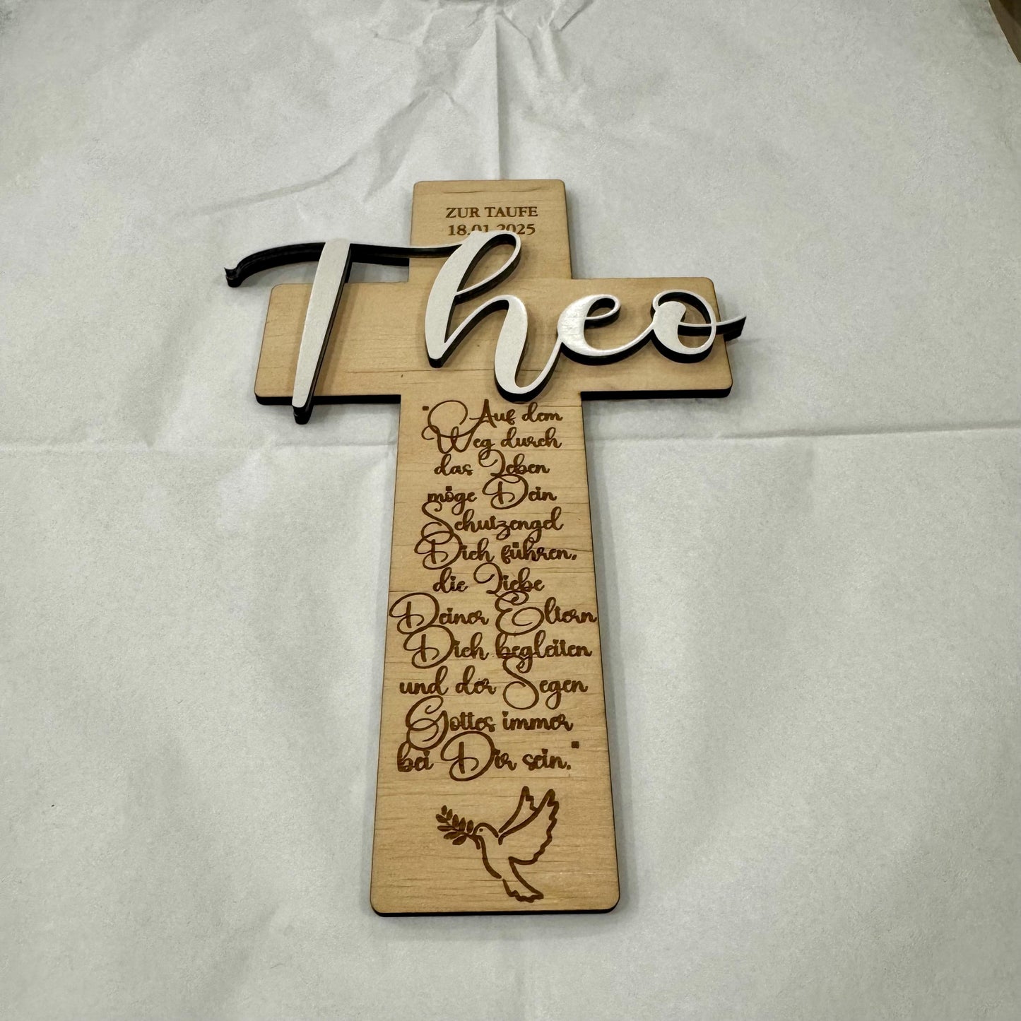Personalisiertes Taufkreuz aus Holz – Symbol des Glaubens & Erinnerung