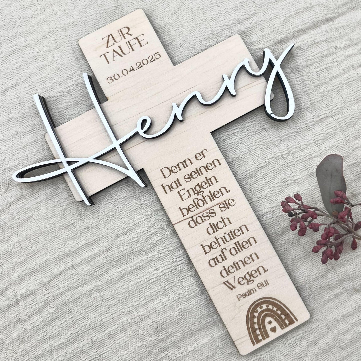 Taufkreuz aus Holz personalisiert – Geschenk zur Taufe, Kommunion & Geburt