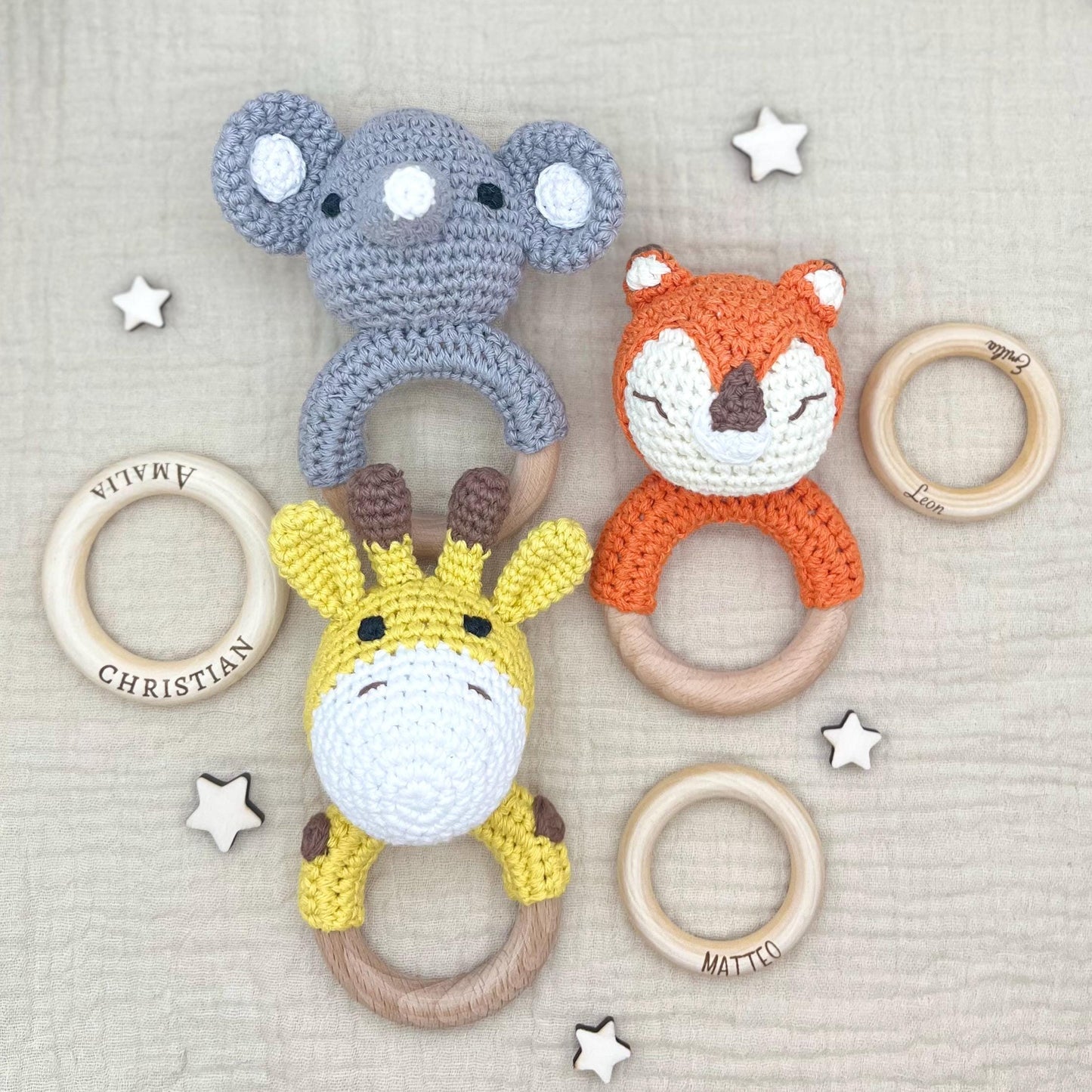 Personalisierte Baby Rassel Baby Greifling mit Name aus Holz ideales Geschenk zur Geburt oder Taufe fĂźr Neugeborene & Babys