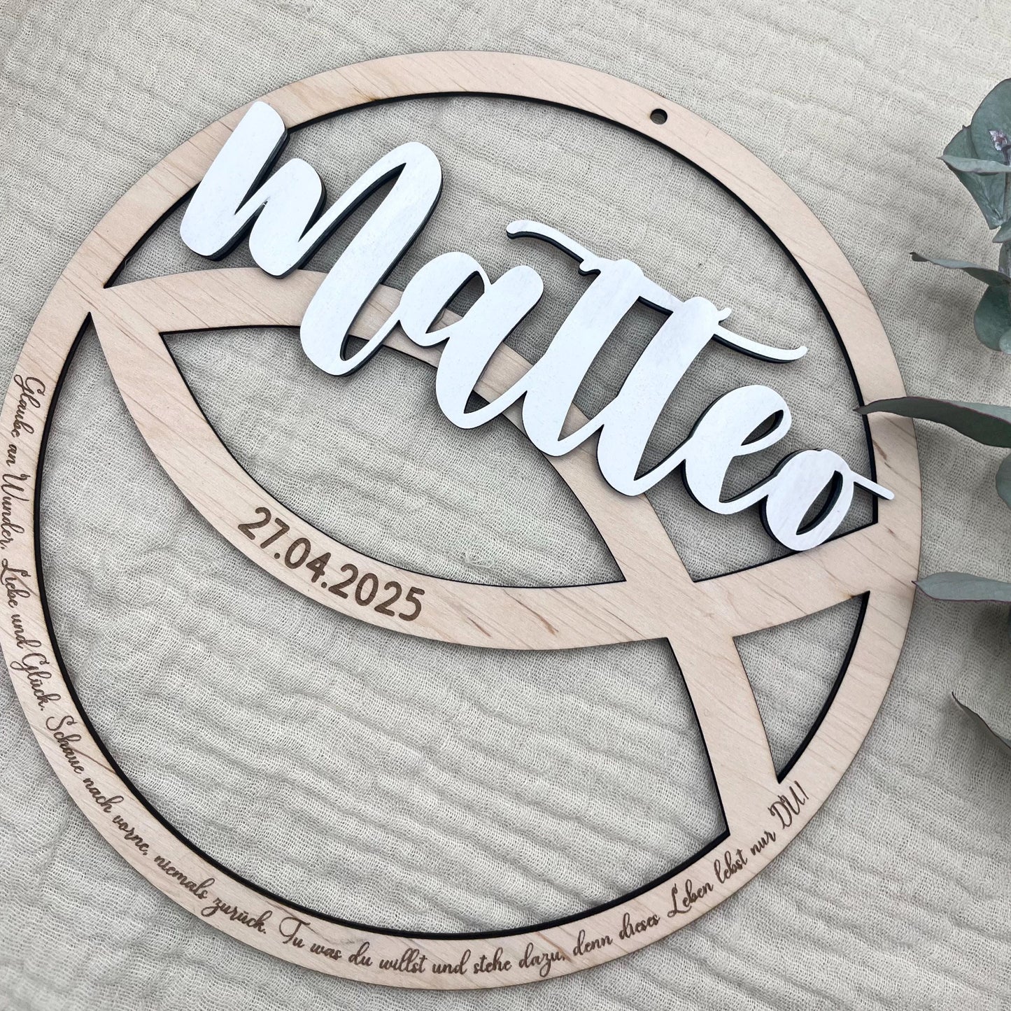 Taufschild aus Holz personalisiert – rundes Geschenk mit Fischsymbol & 3D-Namen