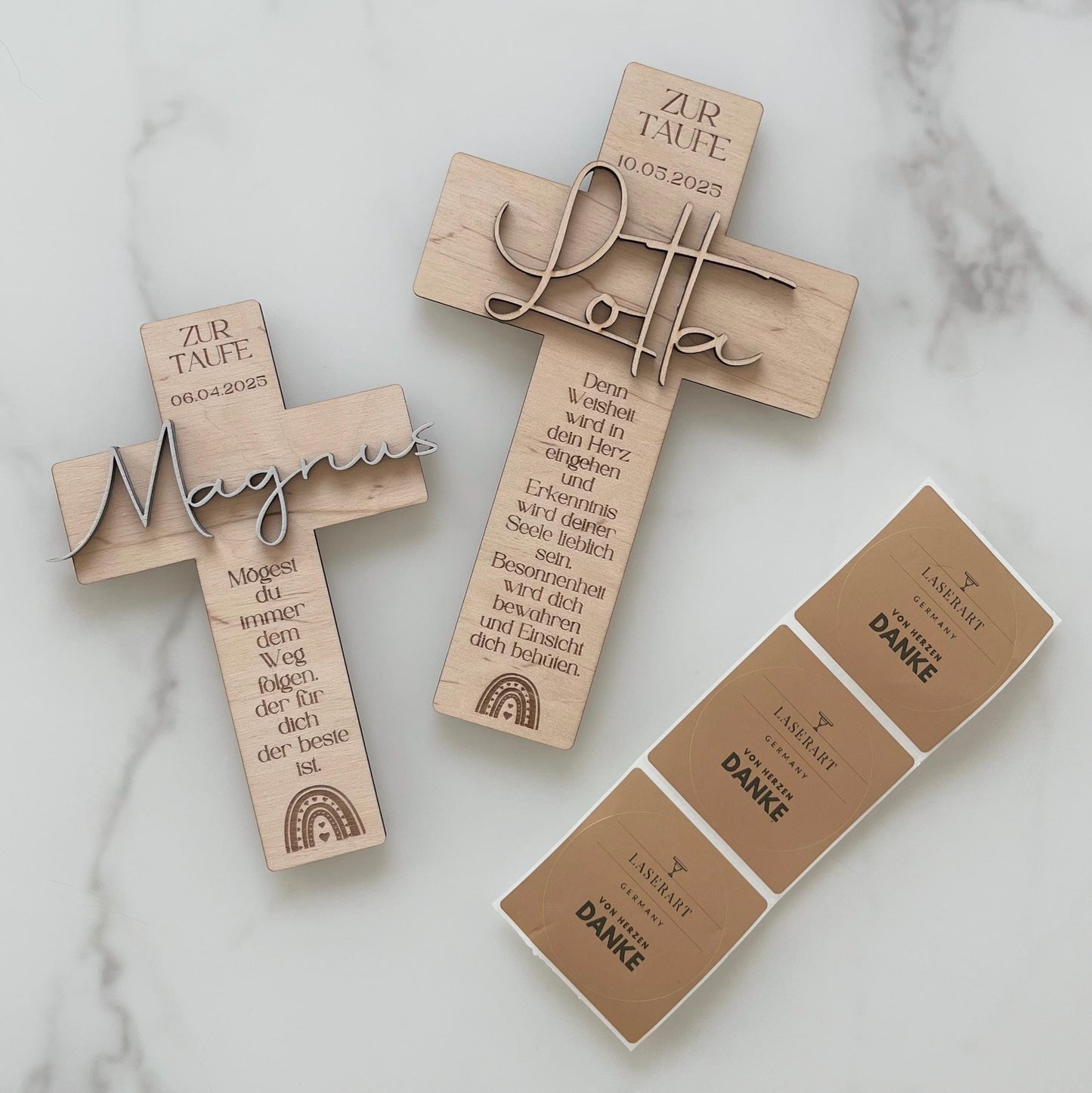 Taufkreuz aus Holz personalisiert – Geschenk zur Taufe, Kommunion & Geburt