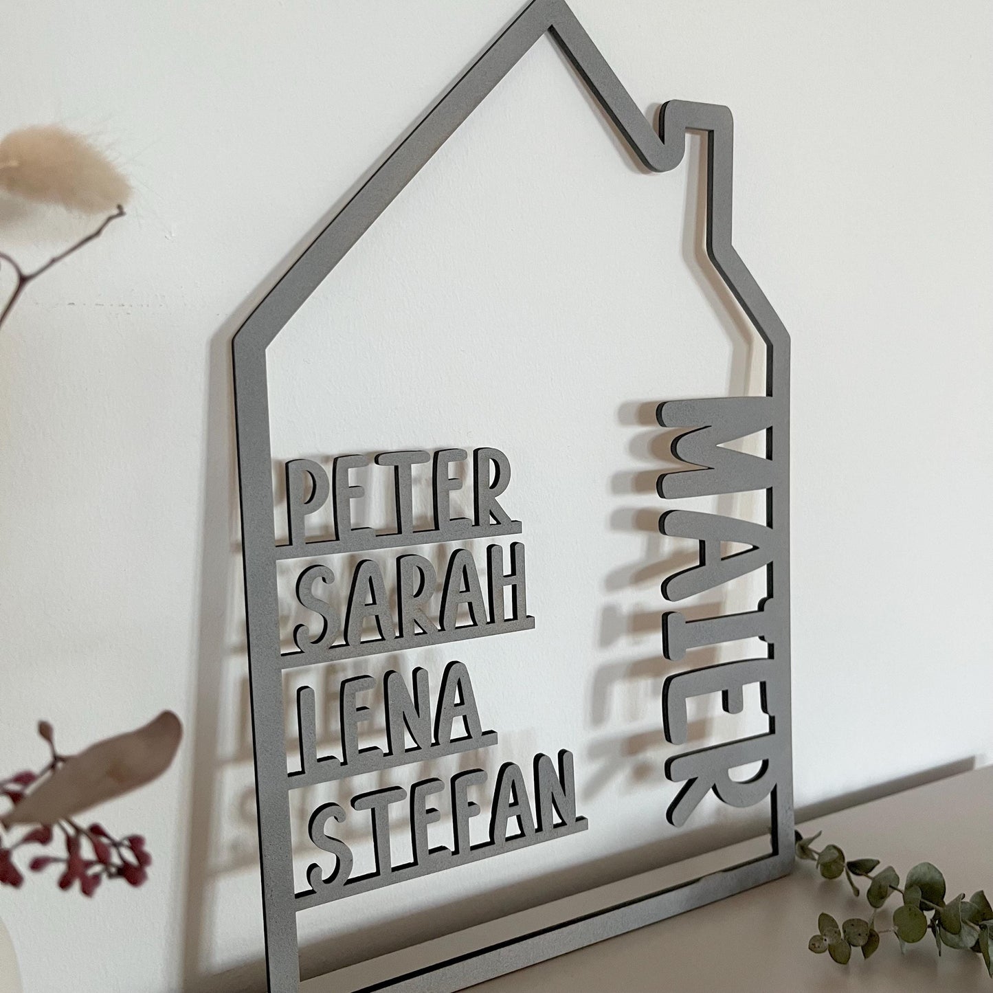 Familienschild mit Nachname personalisiert modernes Holzschild mit Vornamen zum Aufhängen oder Hinstellen Geschenk zur Hochzeit Familie