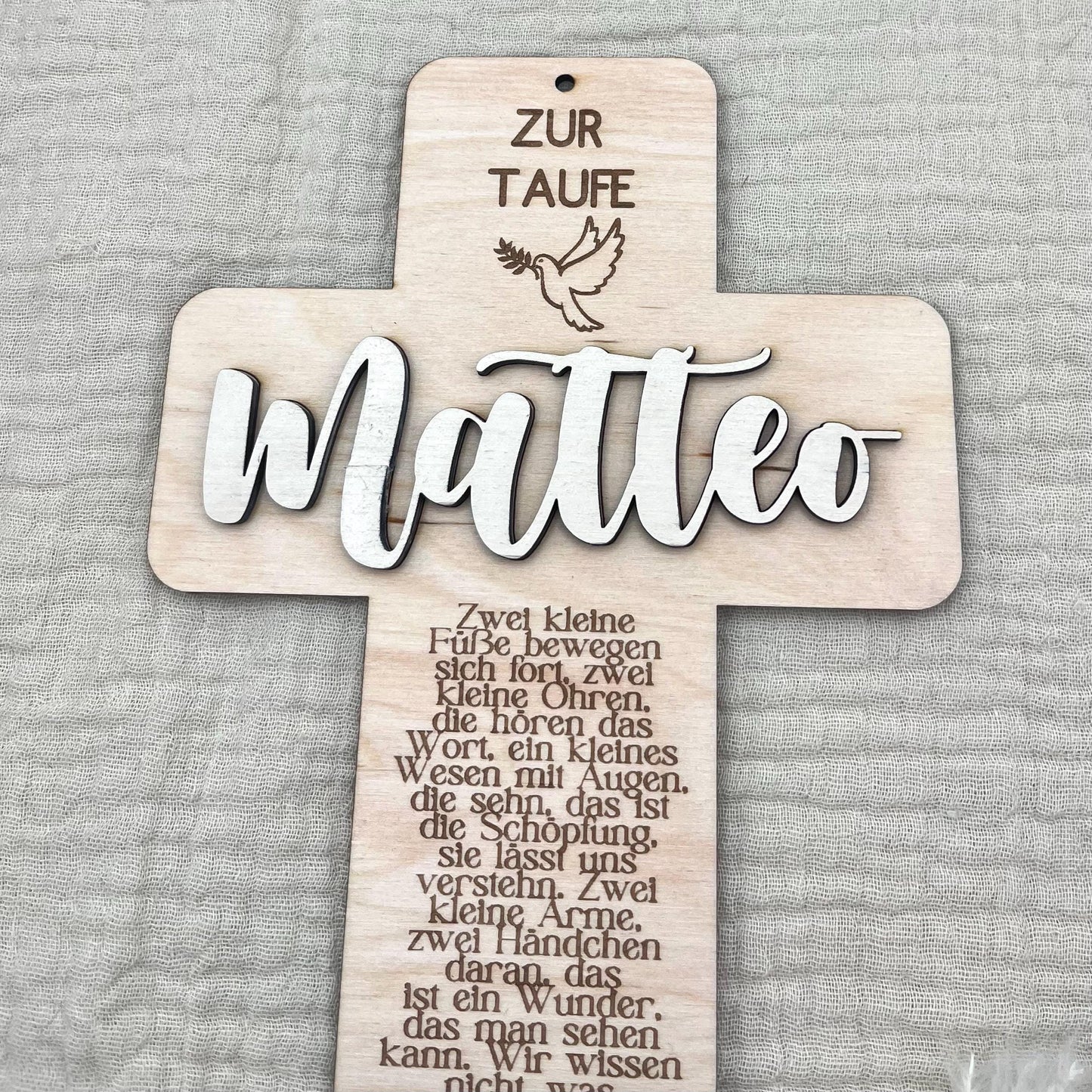 Taufkreuz aus Holz personalisiert – Geschenk zur Taufe, Geburt & Erinnerung