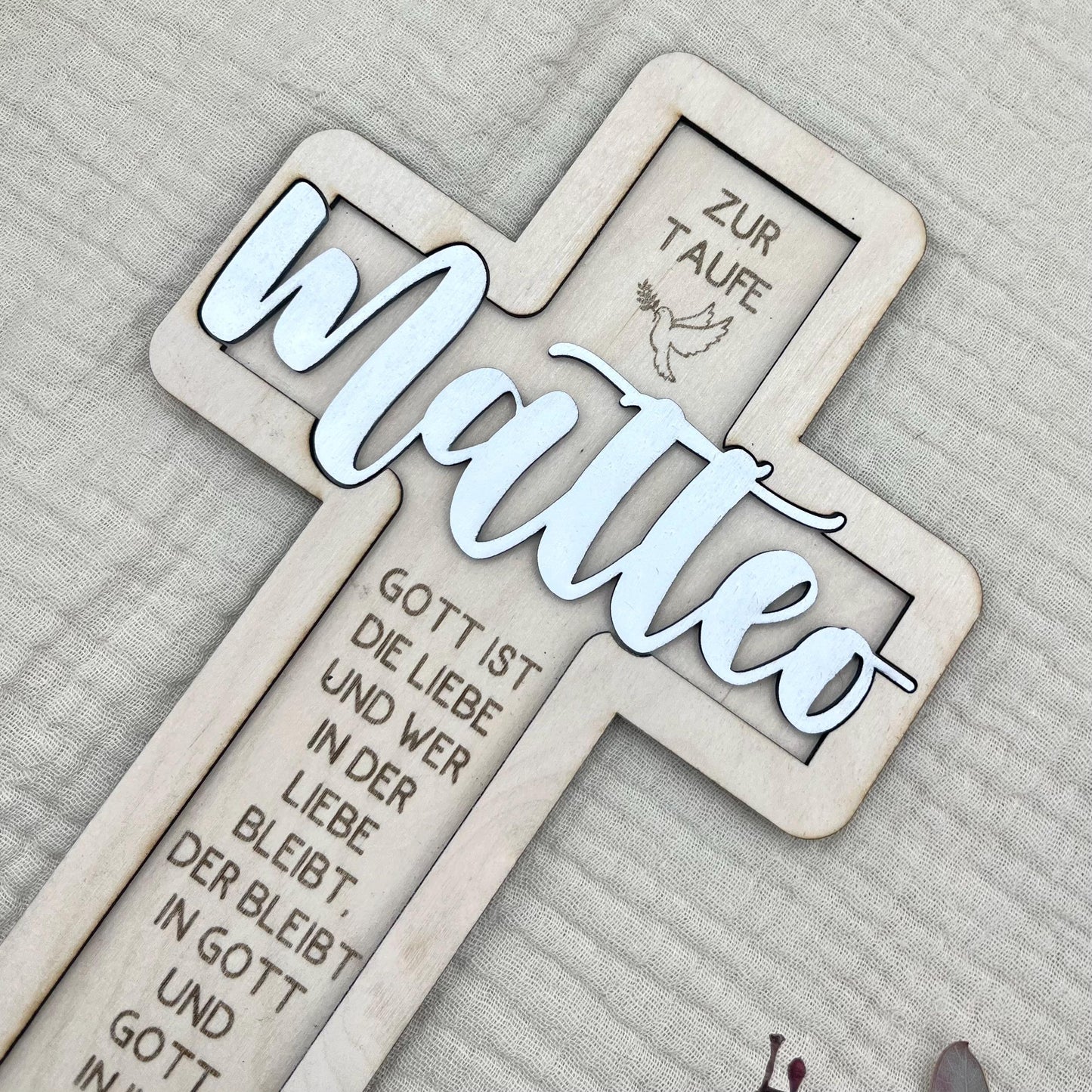 Taufkreuz aus Holz personalisiert – 3D-Rahmen mit Name, Datum & Taufspruch