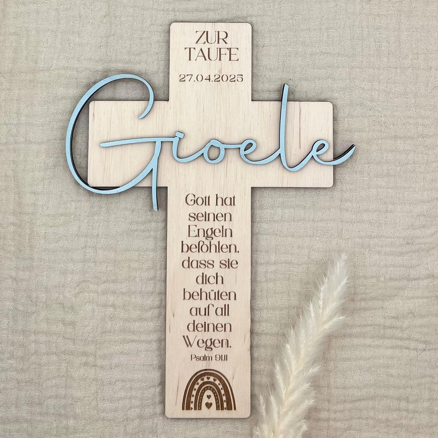 Taufkreuz aus Holz personalisiert – Geschenk zur Taufe, Kommunion & Geburt