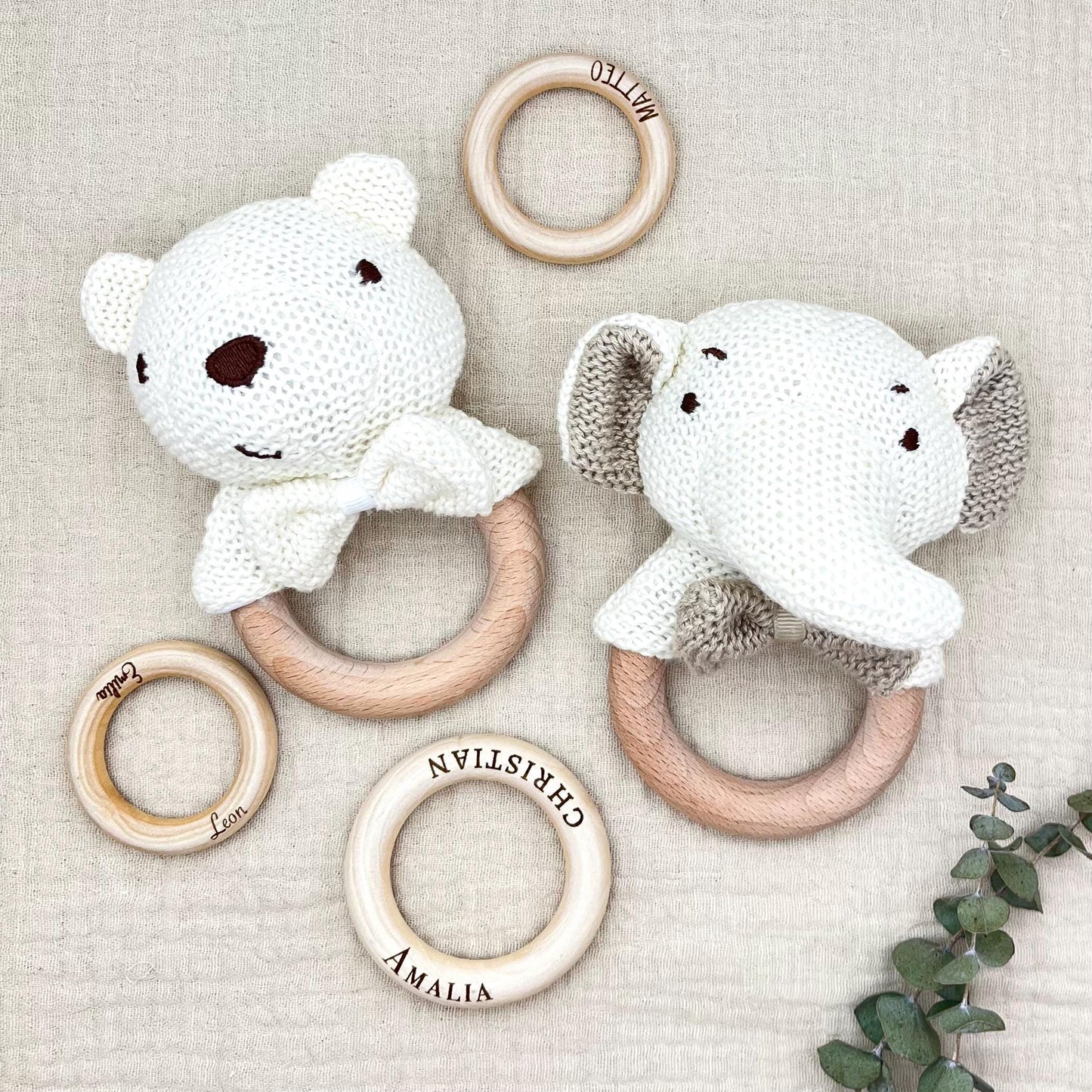 Personalisierte Baby Rassel Baby Greifling mit Name gehäkelter Bär oder Elefant liebevolles Geschenk zur Geburt oder Taufe für Neugeborene