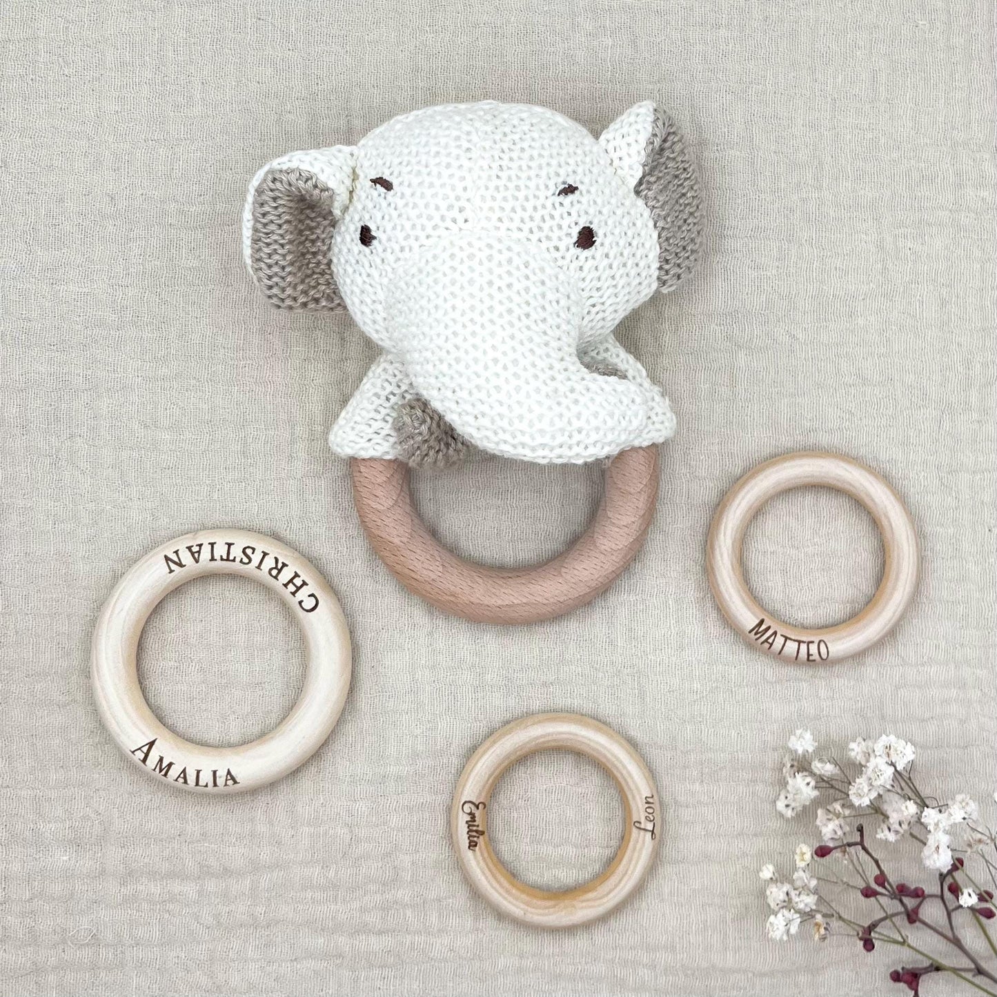 Personalisierte Baby Rassel Baby Greifling mit Name gehäkelter Bär oder Elefant liebevolles Geschenk zur Geburt oder Taufe für Neugeborene