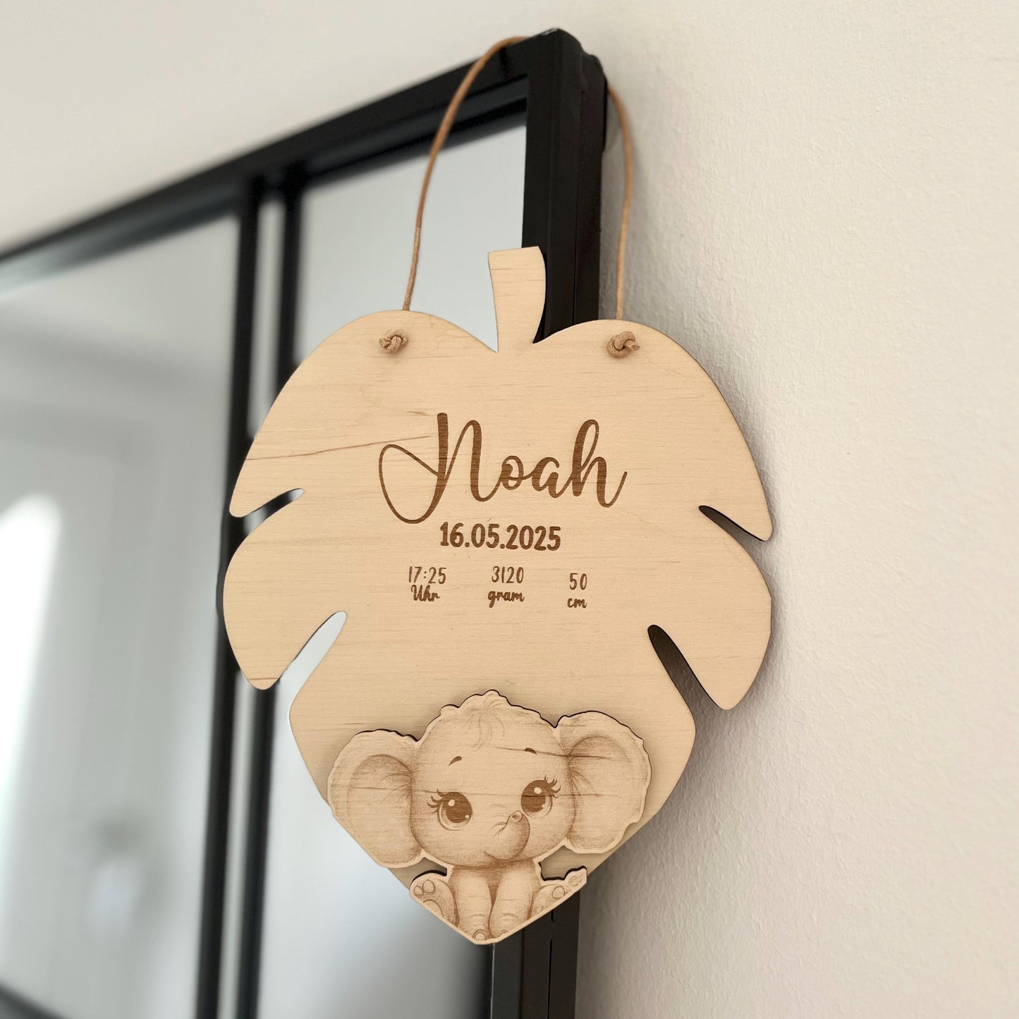 Personalisiertes Geschenk zur Geburt Geburtsschild mit Name & Geburtsdaten zur Taufe Holzschild mit 3D Tiermotiv inkl. Lederband