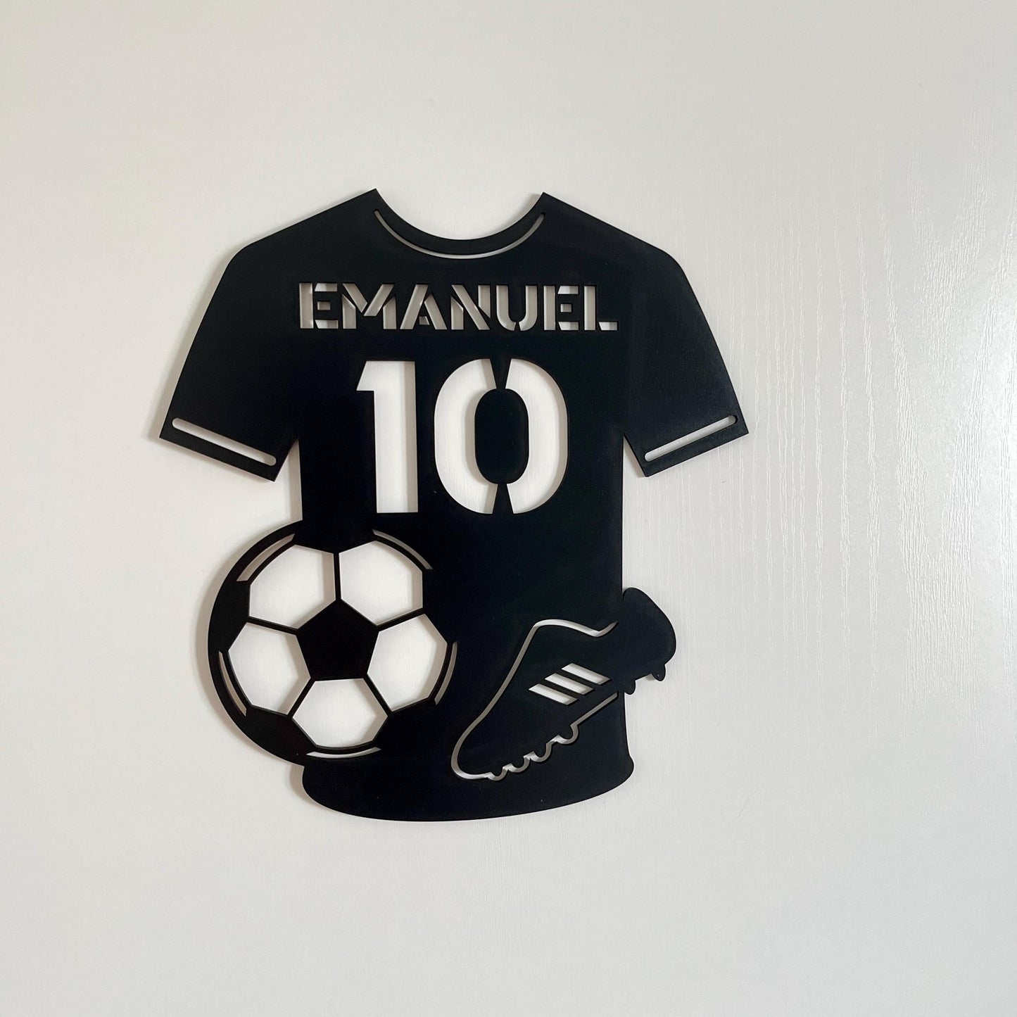 Fußball Namensschild aus Holz personalisiert – Kinderzimmer Türschild mit Trikot & Nummer
