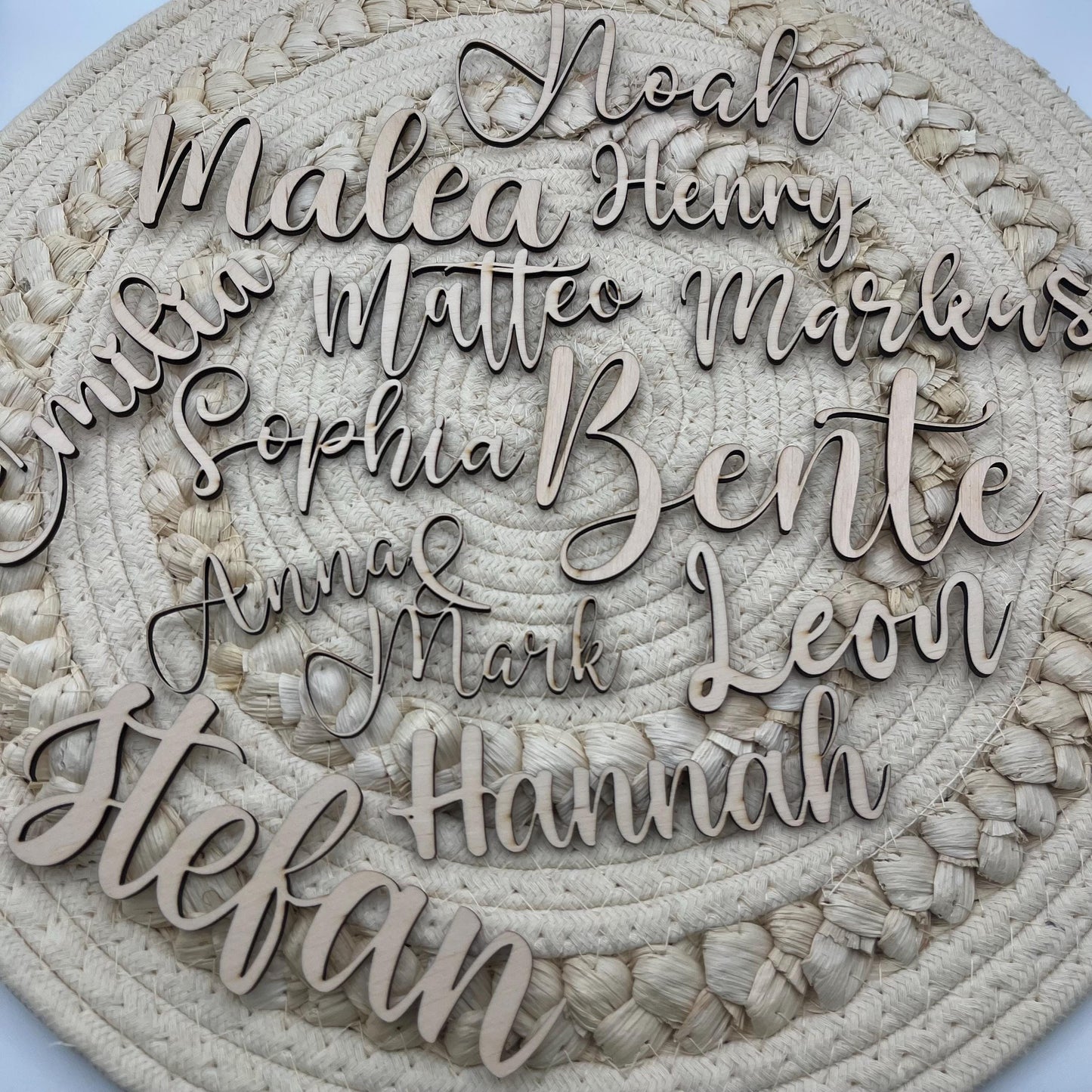 Platzkärtchen Schriftzug Name aus Holz 3 mm Personalisierte Tischdekoration Hochzeit, Taufe, Geburtstag, Weihnachten, Feste Birkenholz