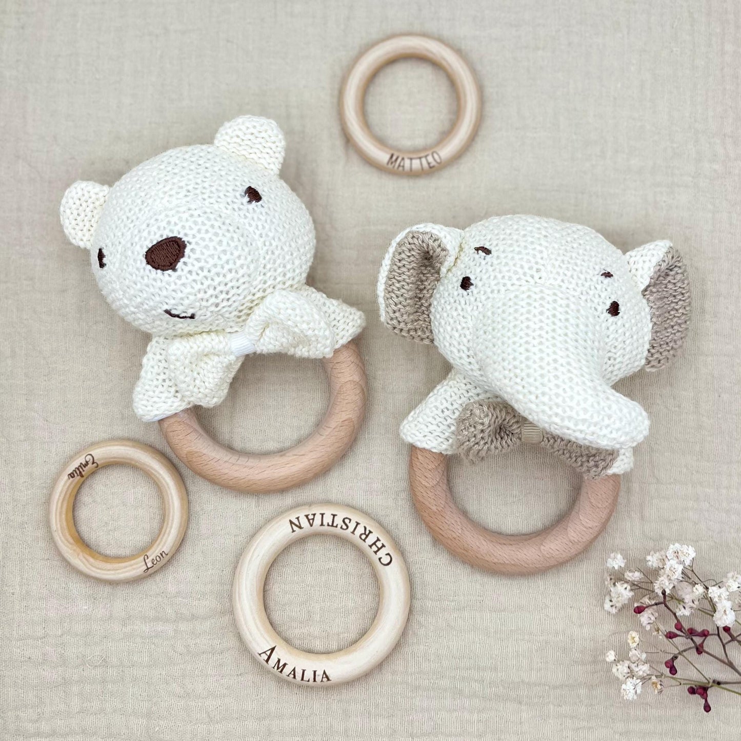 Personalisierte Baby Rassel Baby Greifling mit Name gehäkelter Bär oder Elefant liebevolles Geschenk zur Geburt oder Taufe für Neugeborene