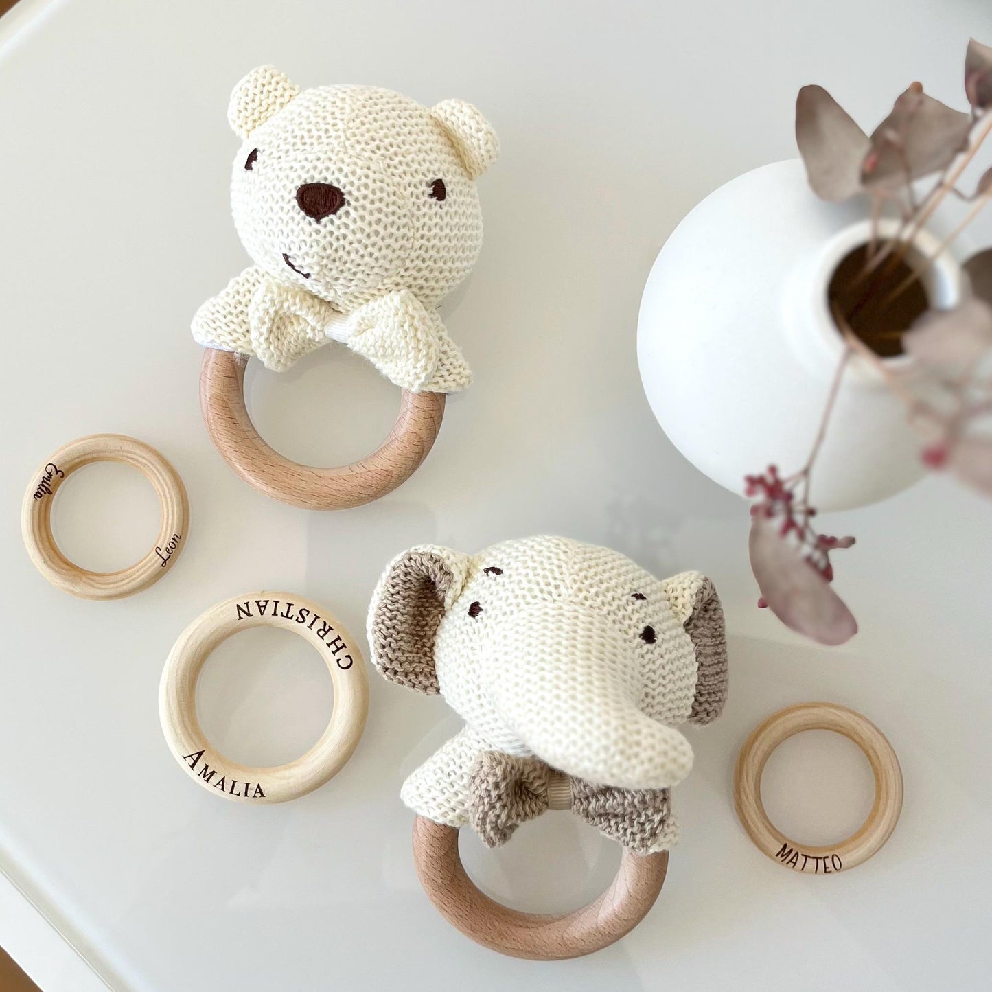 Personalisierte Baby Rassel Baby Greifling mit Name gehäkelter Bär oder Elefant liebevolles Geschenk zur Geburt oder Taufe für Neugeborene