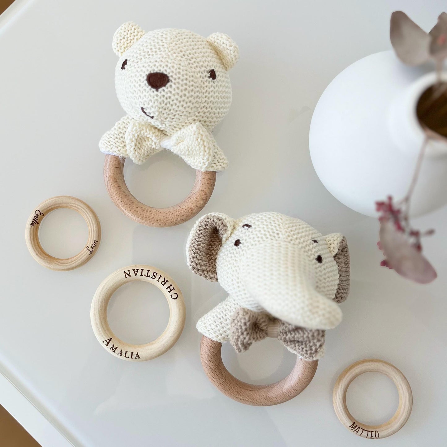 Personalisierte Baby Rassel Baby Greifling mit Name gehäkelter Bär oder Elefant liebevolles Geschenk zur Geburt oder Taufe für Neugeborene
