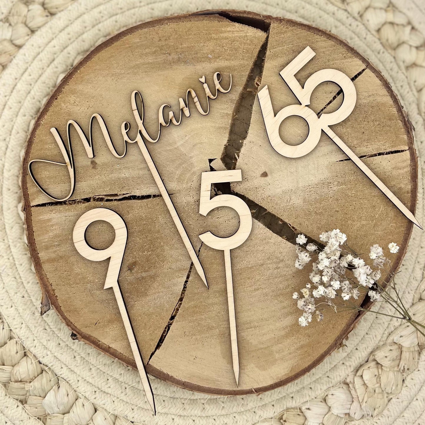 Cake Topper aus Holz personalisierter Caketopper Name, Zahl oder Set natur oder farbig 4 mm Birke 614 cm Höhe 12 Schriften