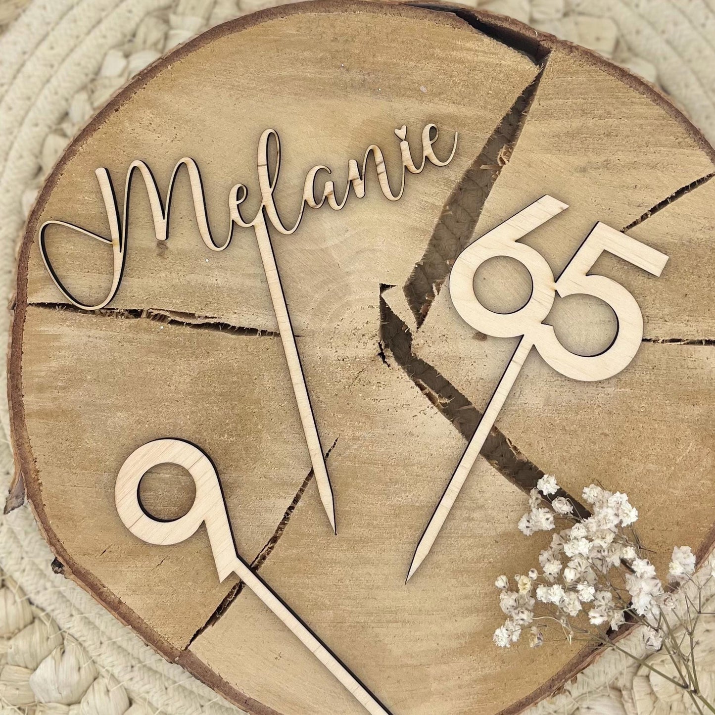 Cake Topper aus Holz personalisierter Caketopper Name, Zahl oder Set natur oder farbig 4 mm Birke 614 cm Höhe 12 Schriften