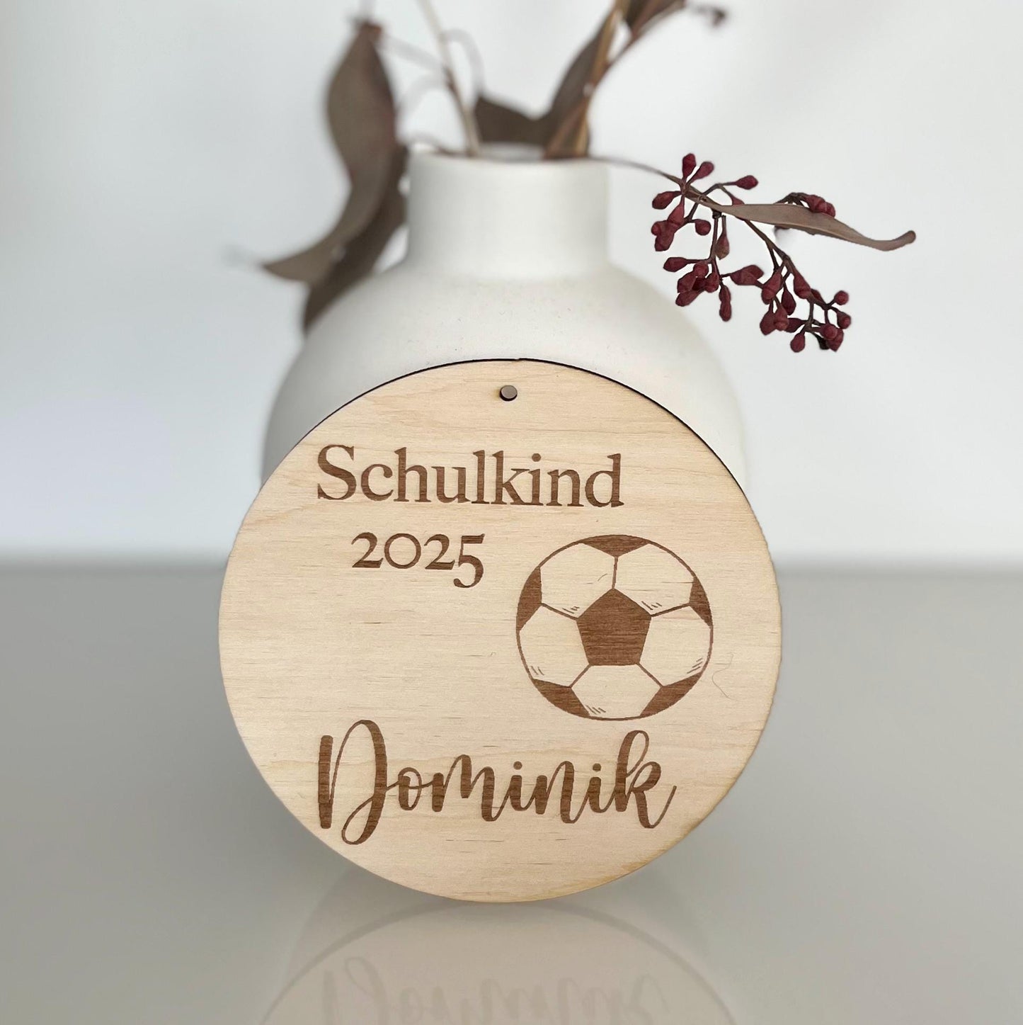 Schultütenanhänger aus Holz personalisiert – Einschulung 2025 226 mit Name & Motiv