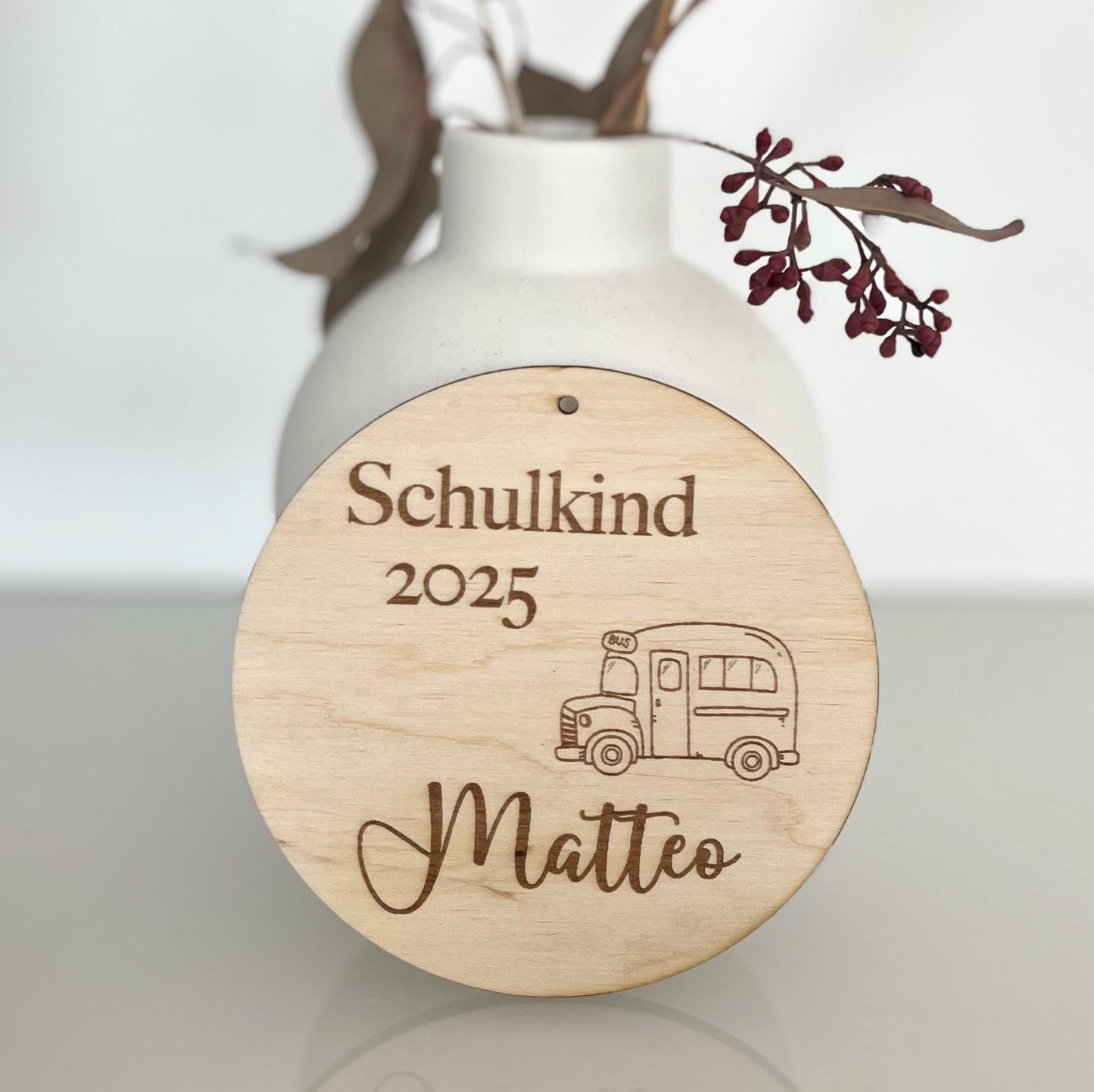Schultütenanhänger aus Holz personalisiert – Einschulung 2025 226 mit Name & Motiv