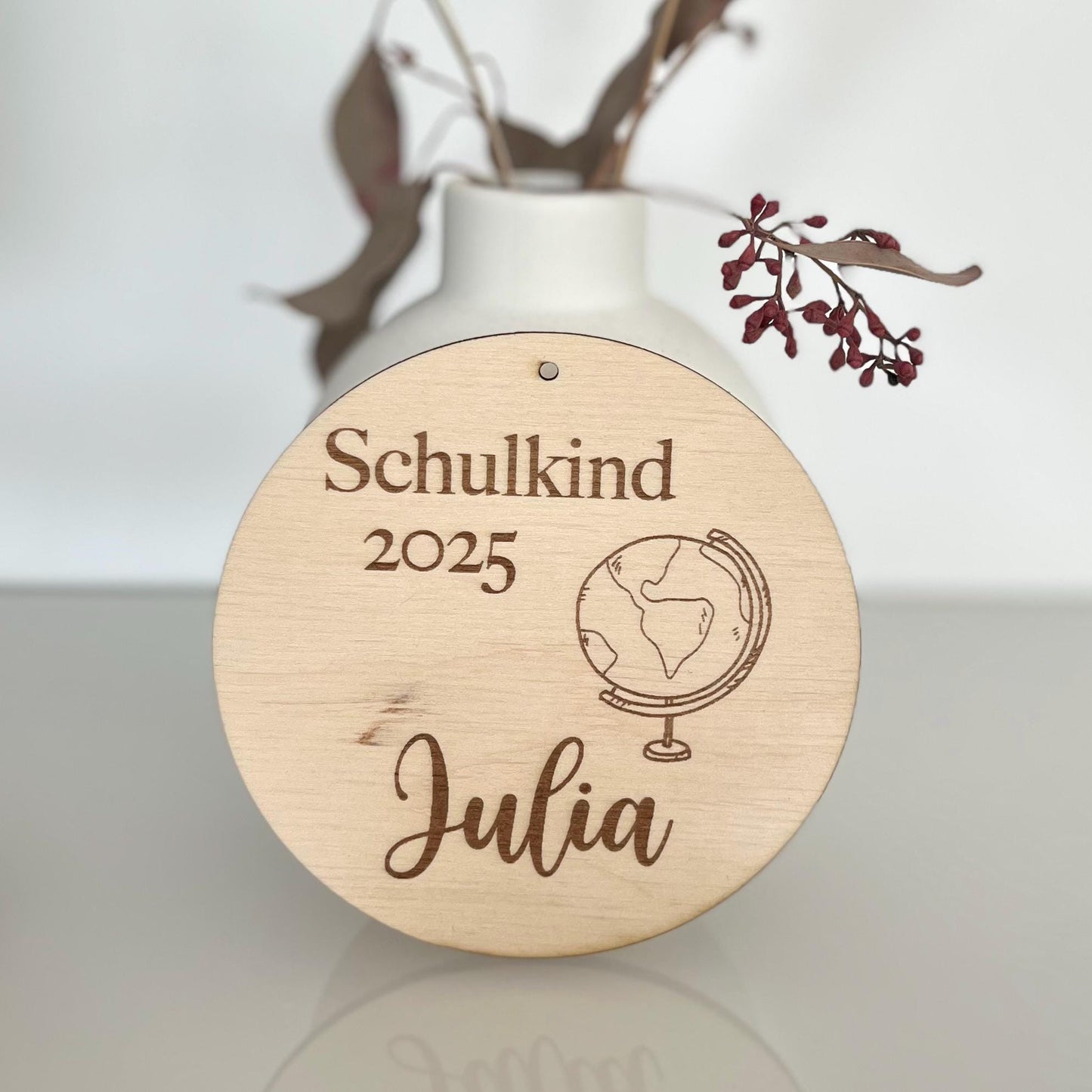 Schultütenanhänger aus Holz personalisiert – Einschulung 2025 226 mit Name & Motiv
