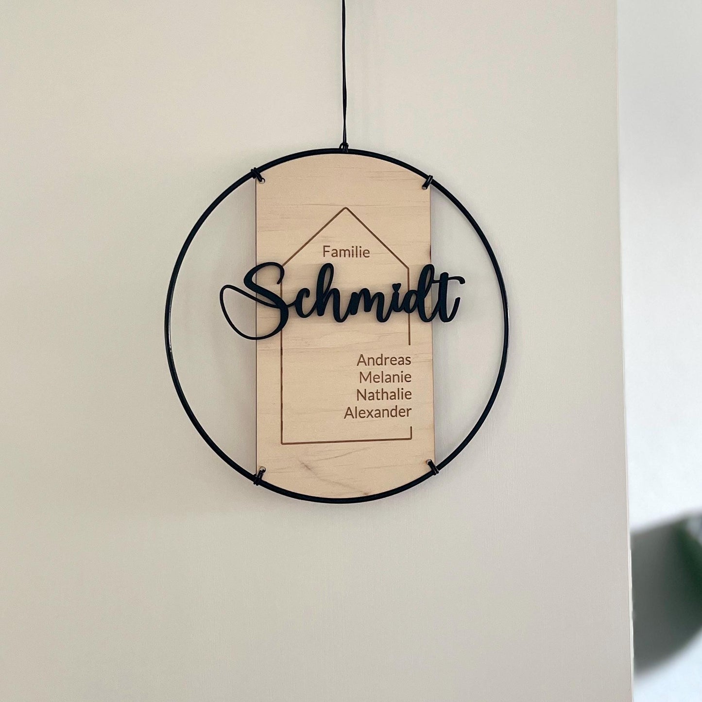 Türschild Familie personalisierte geschenkideen minimalistisch & modern Holz Metallring Nachname mit 3D Effekt individueller Türkranz