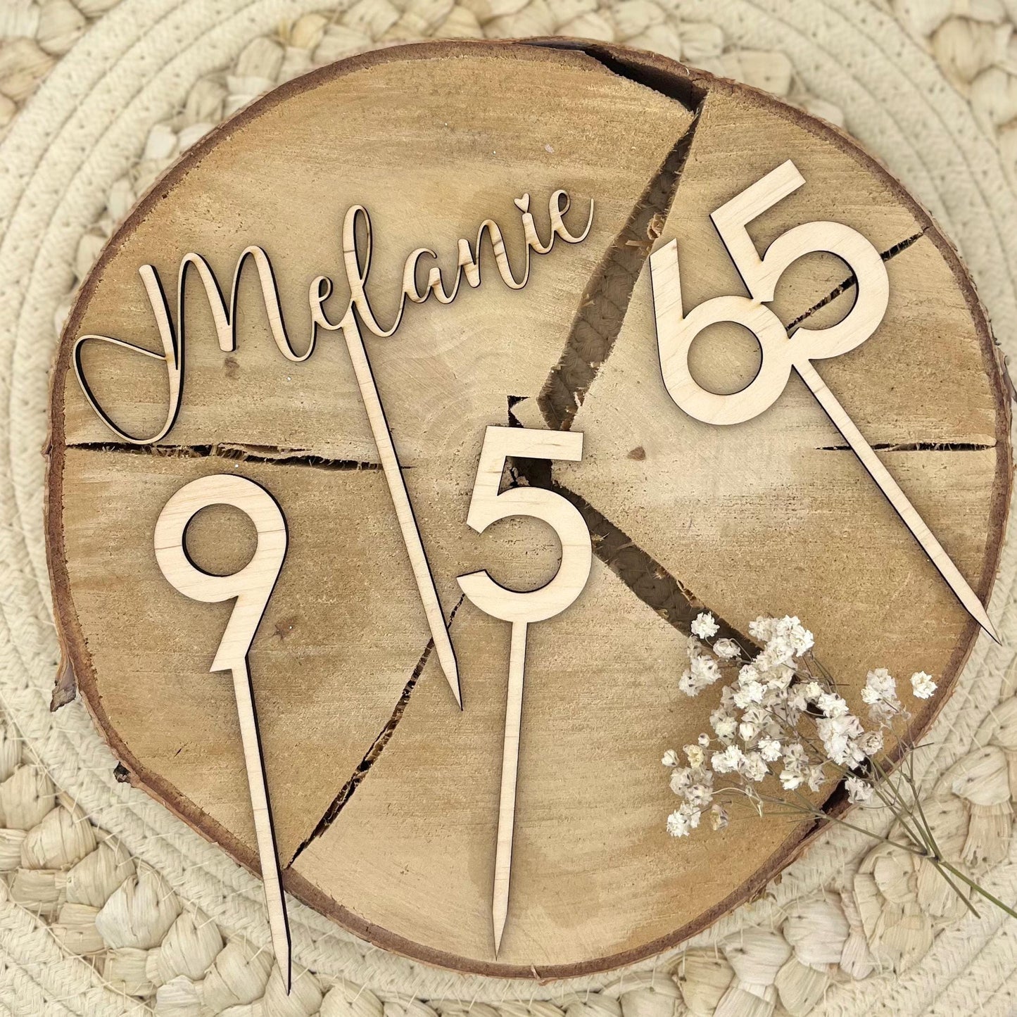 Cake Topper aus Holz personalisierter Caketopper Name, Zahl oder Set natur oder farbig 4 mm Birke 614 cm Höhe 12 Schriften