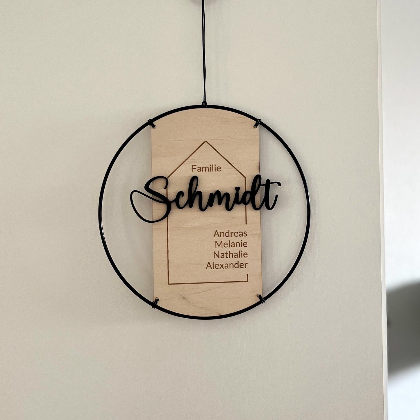Türschild Familie personalisierte geschenkideen minimalistisch & modern Holz Metallring Nachname mit 3D Effekt individueller Türkranz