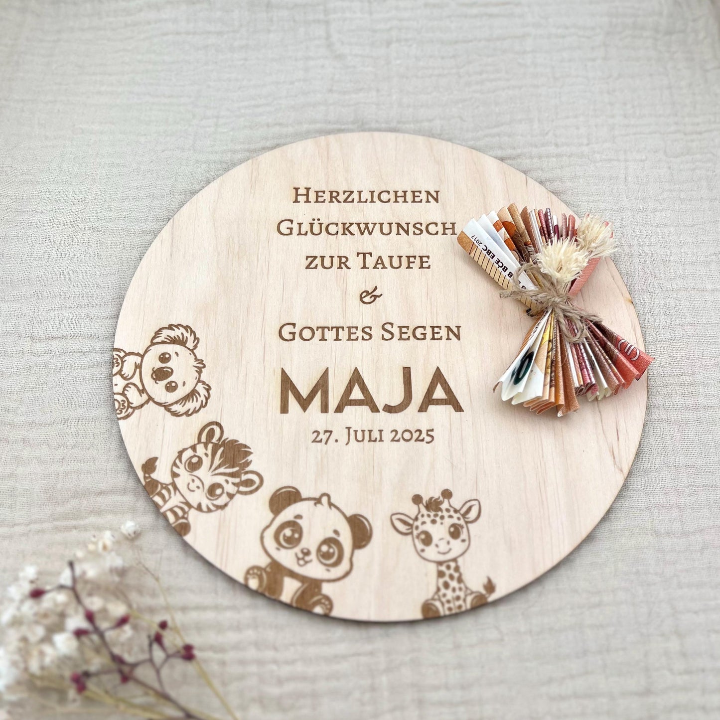 Geldgeschenk zur Taufe aus Holz personalisiert – mit Name, Datum & Spruch
