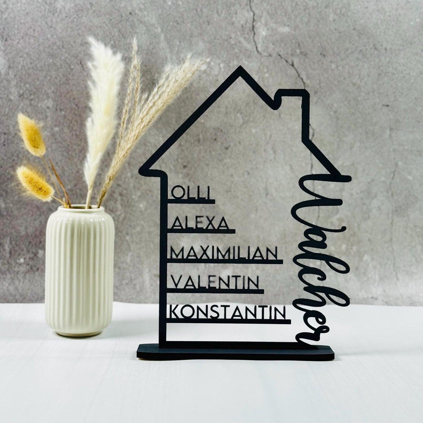 Familienschild aus Holz personalisiert – Geschenk für Einzug, Hochzeit & Familie