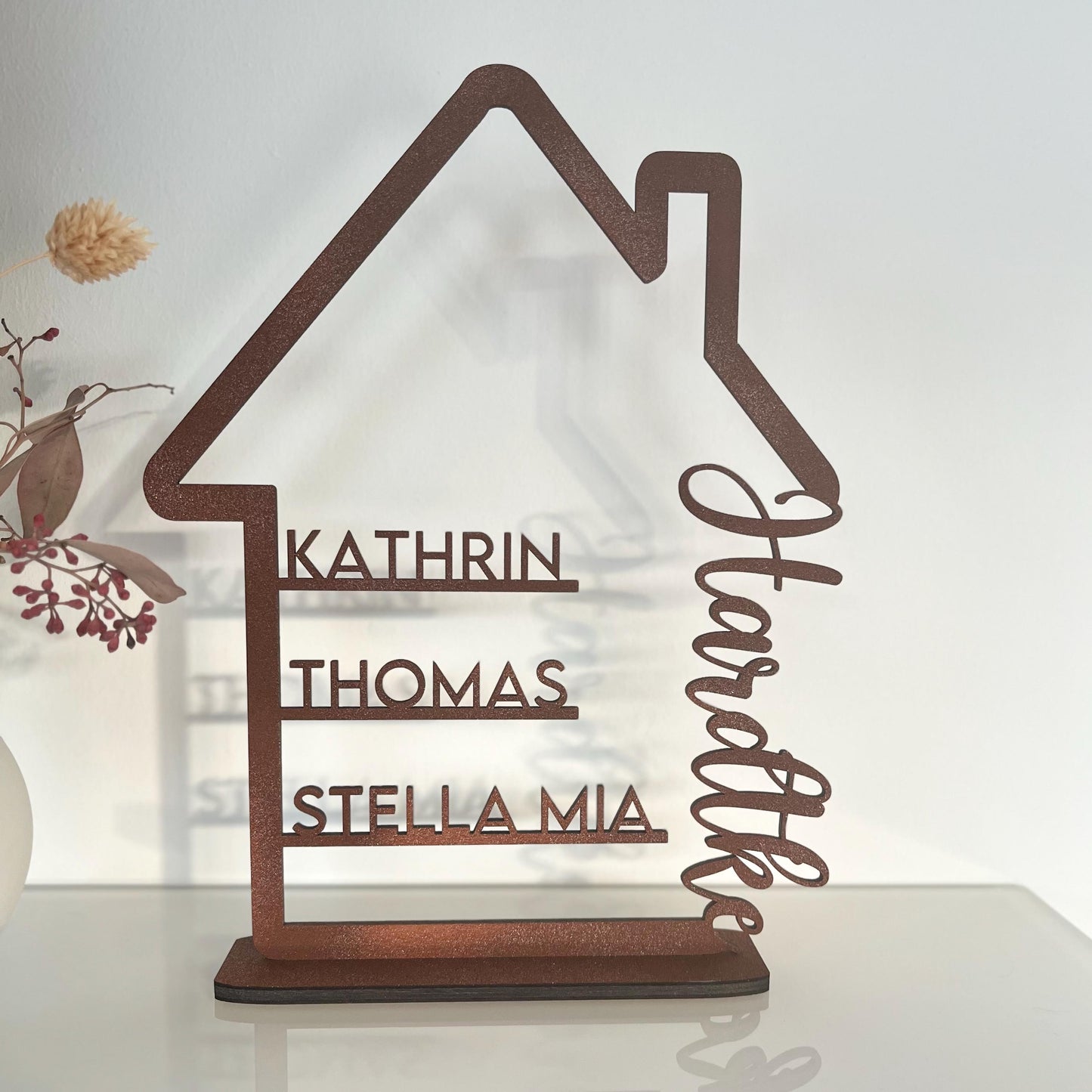 Familienschild aus Holz personalisiert – Geschenk zur Hochzeit, Einzug & Familie