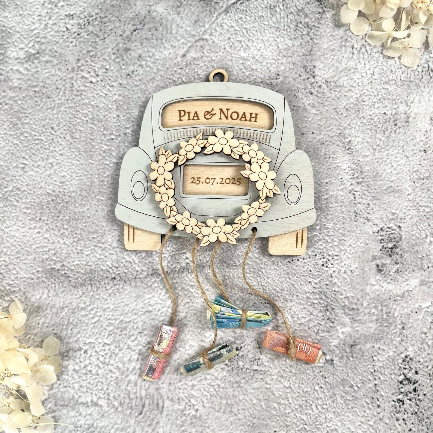 Hochzeitsauto Geldgeschenk aus Holz – personalisiertes Hochzeitsgeschenk mit Namen & Datum